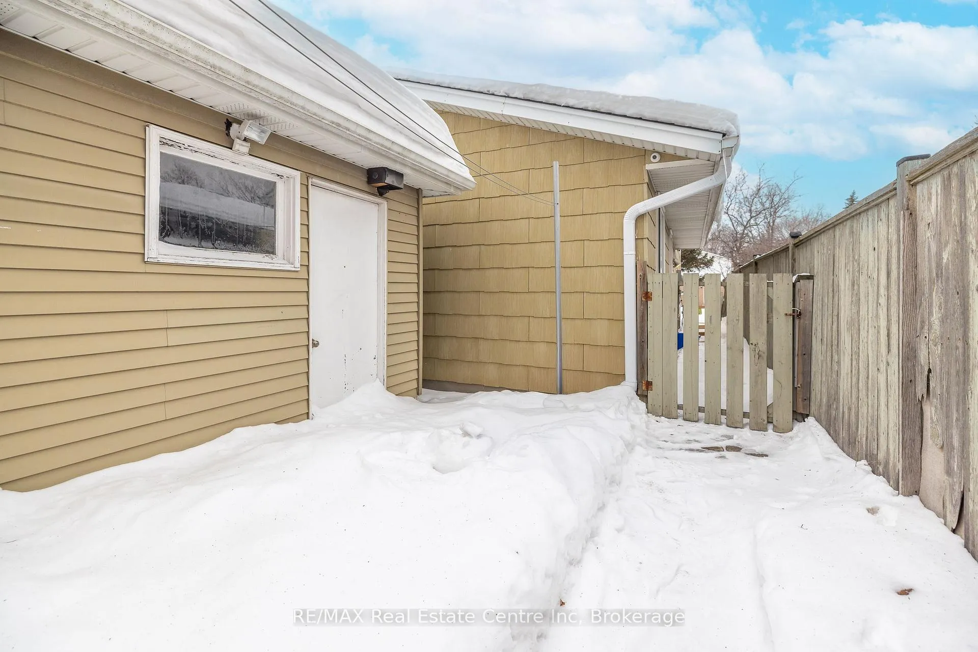 Photo 5 of 461 Strasburg Road, Kitchener, Alpine — HOMEH