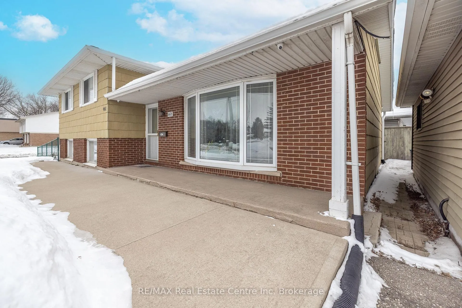 Photo 6 of 461 Strasburg Road, Kitchener, Alpine — HOMEH