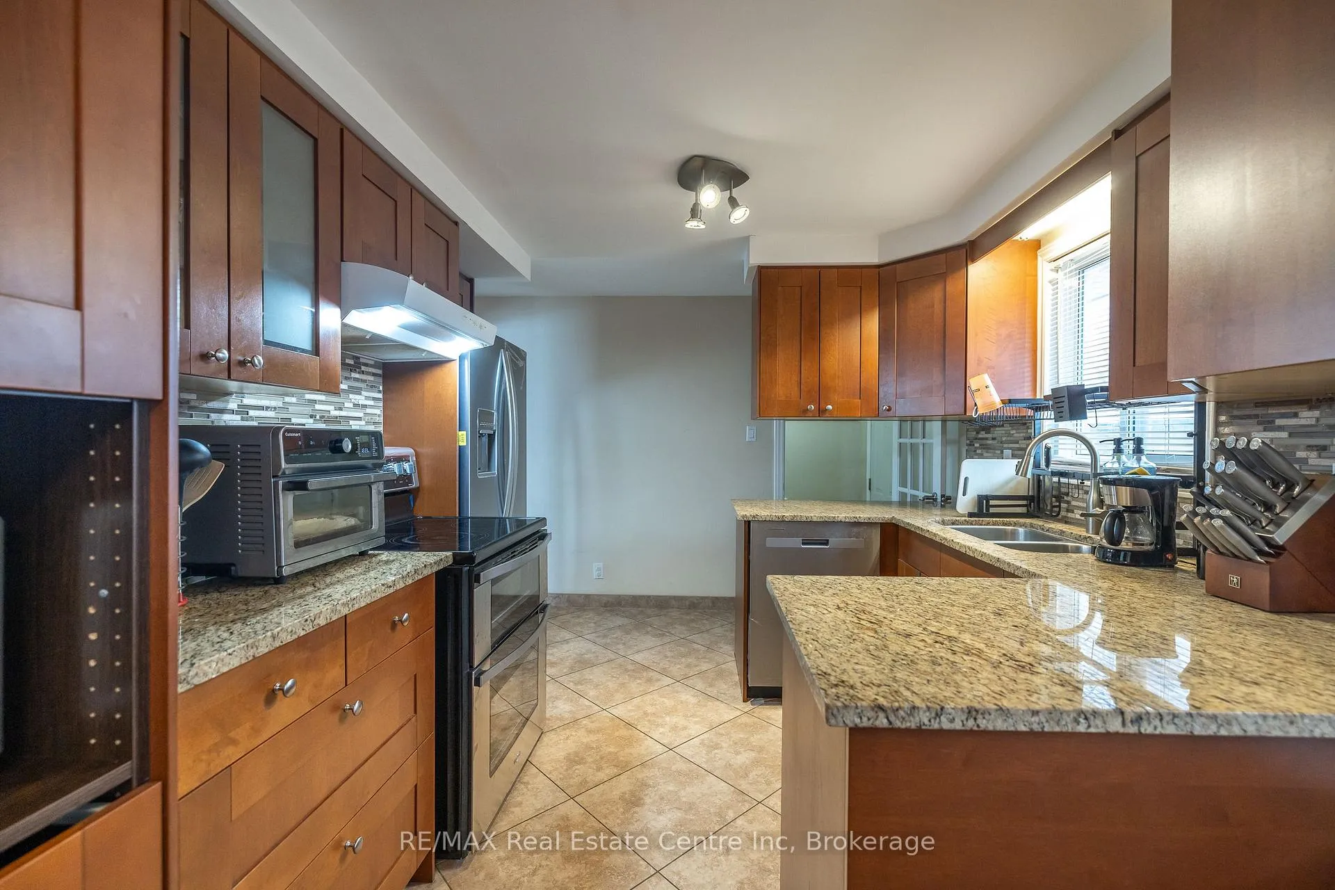 Photo 14 of 461 Strasburg Road, Kitchener, Alpine — HOMEH