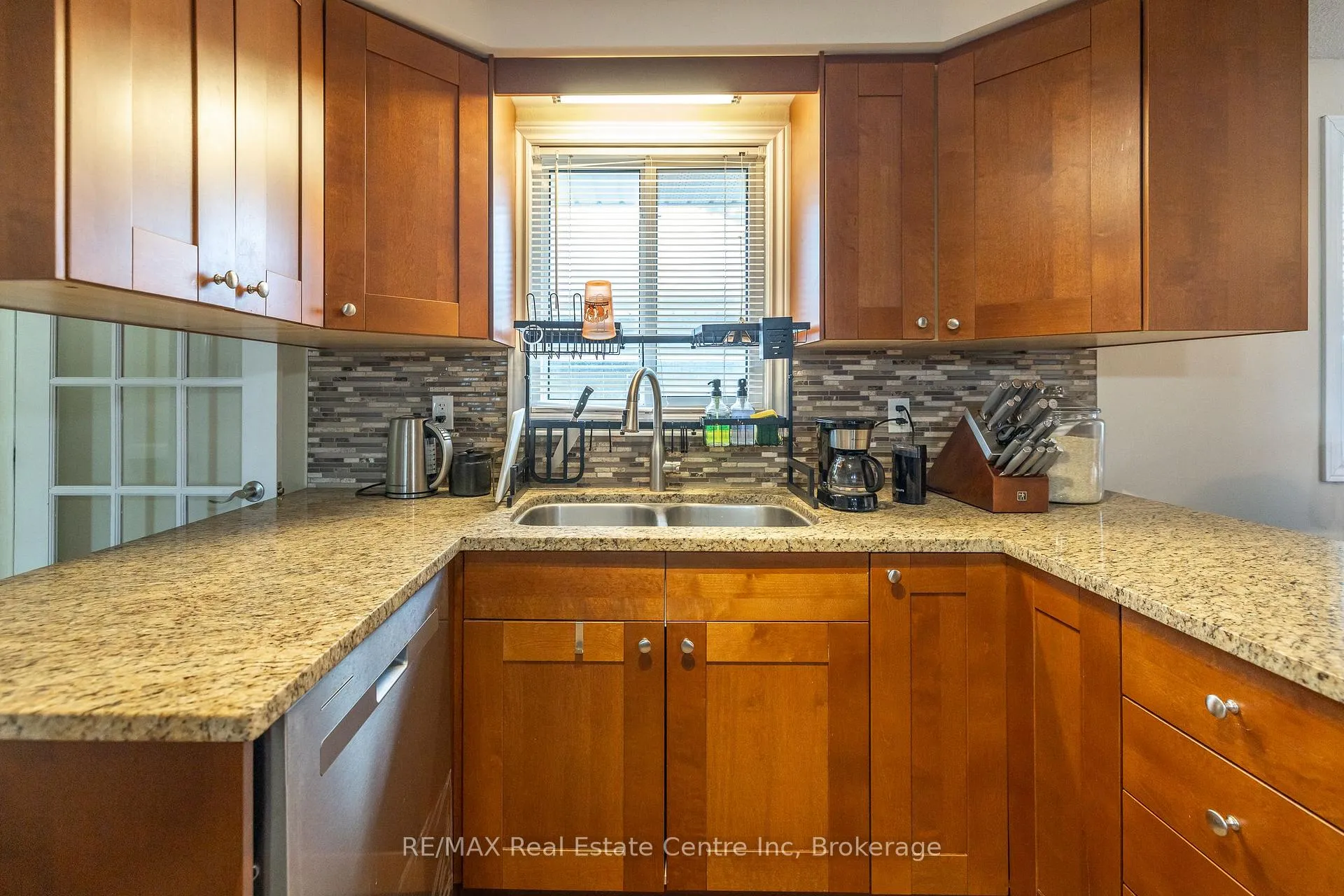 Photo 15 of 461 Strasburg Road, Kitchener, Alpine — HOMEH