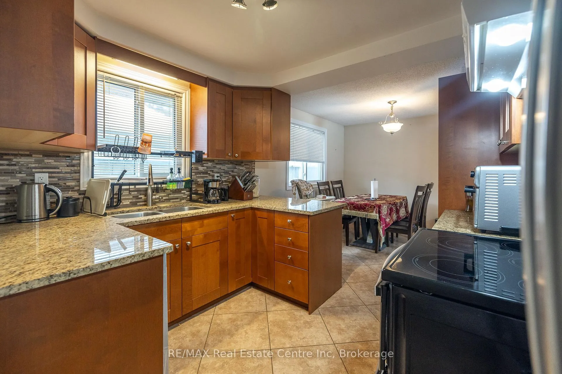Photo 17 of 461 Strasburg Road, Kitchener, Alpine — HOMEH