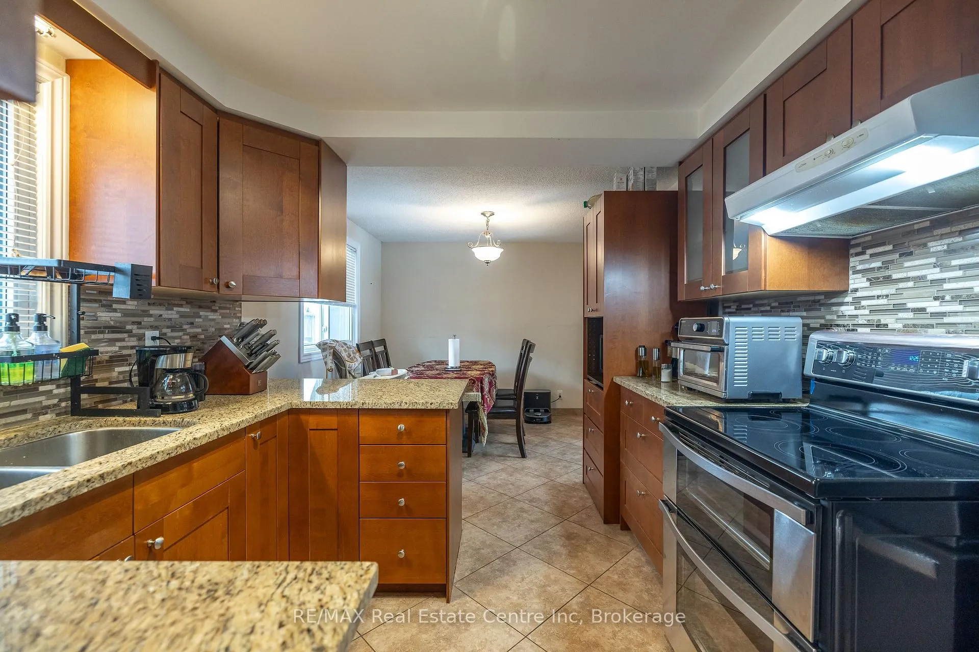 Photo 18 of 461 Strasburg Road, Kitchener, Alpine — HOMEH