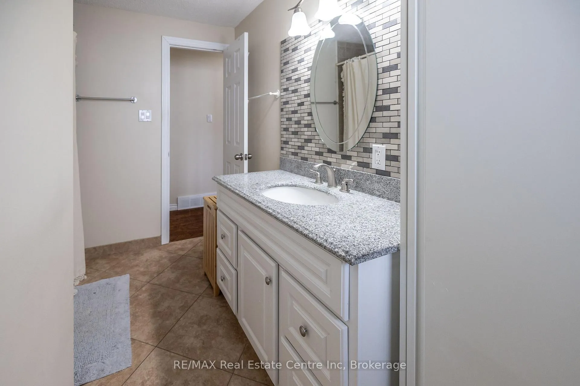 Photo 21 of 461 Strasburg Road, Kitchener, Alpine — HOMEH