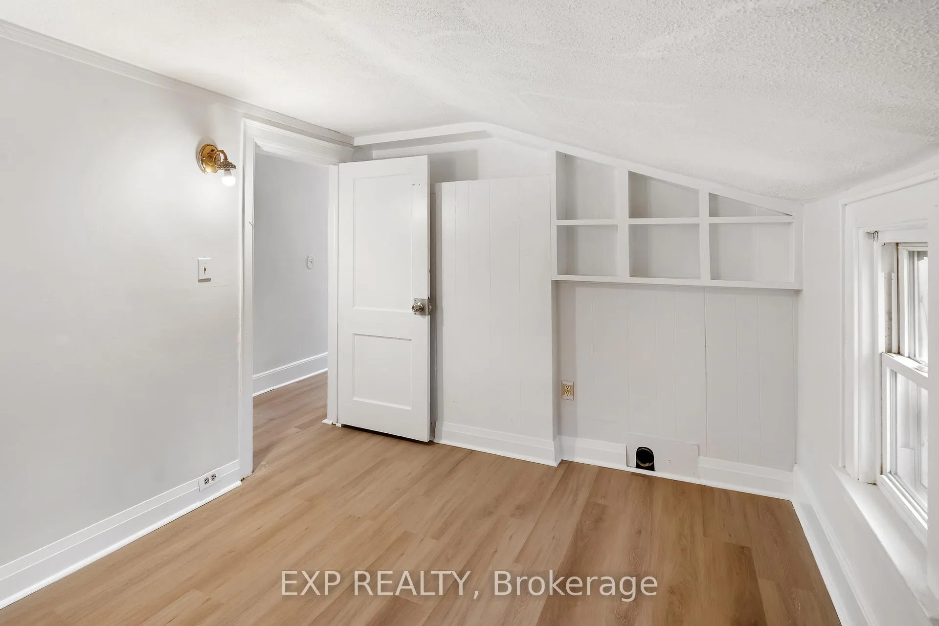 Photo 7 of 467 Grove Avenue, Windsor — HOMEH
