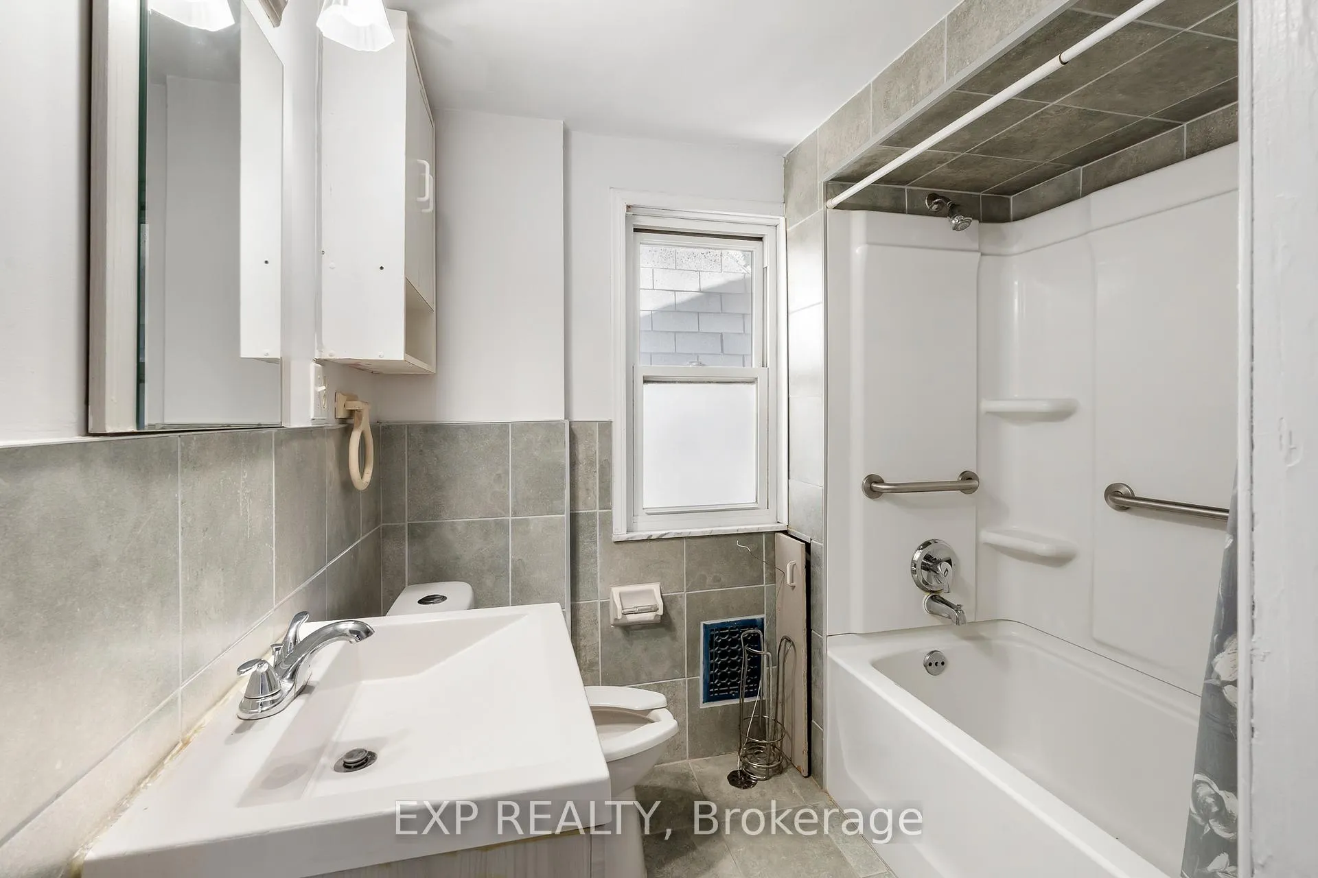 Photo 8 of 467 Grove Avenue, Windsor — HOMEH