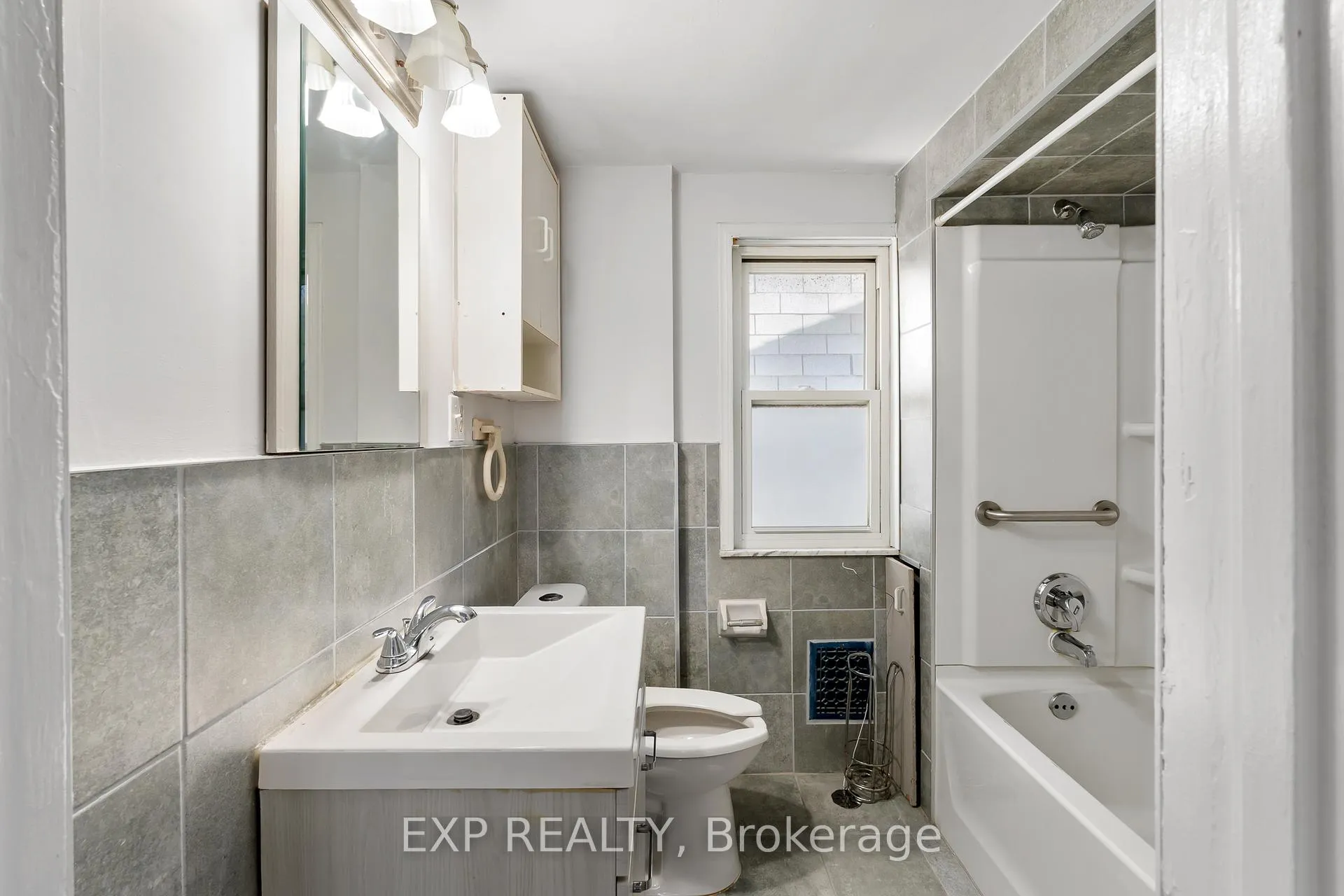 Photo 9 of 467 Grove Avenue, Windsor — HOMEH