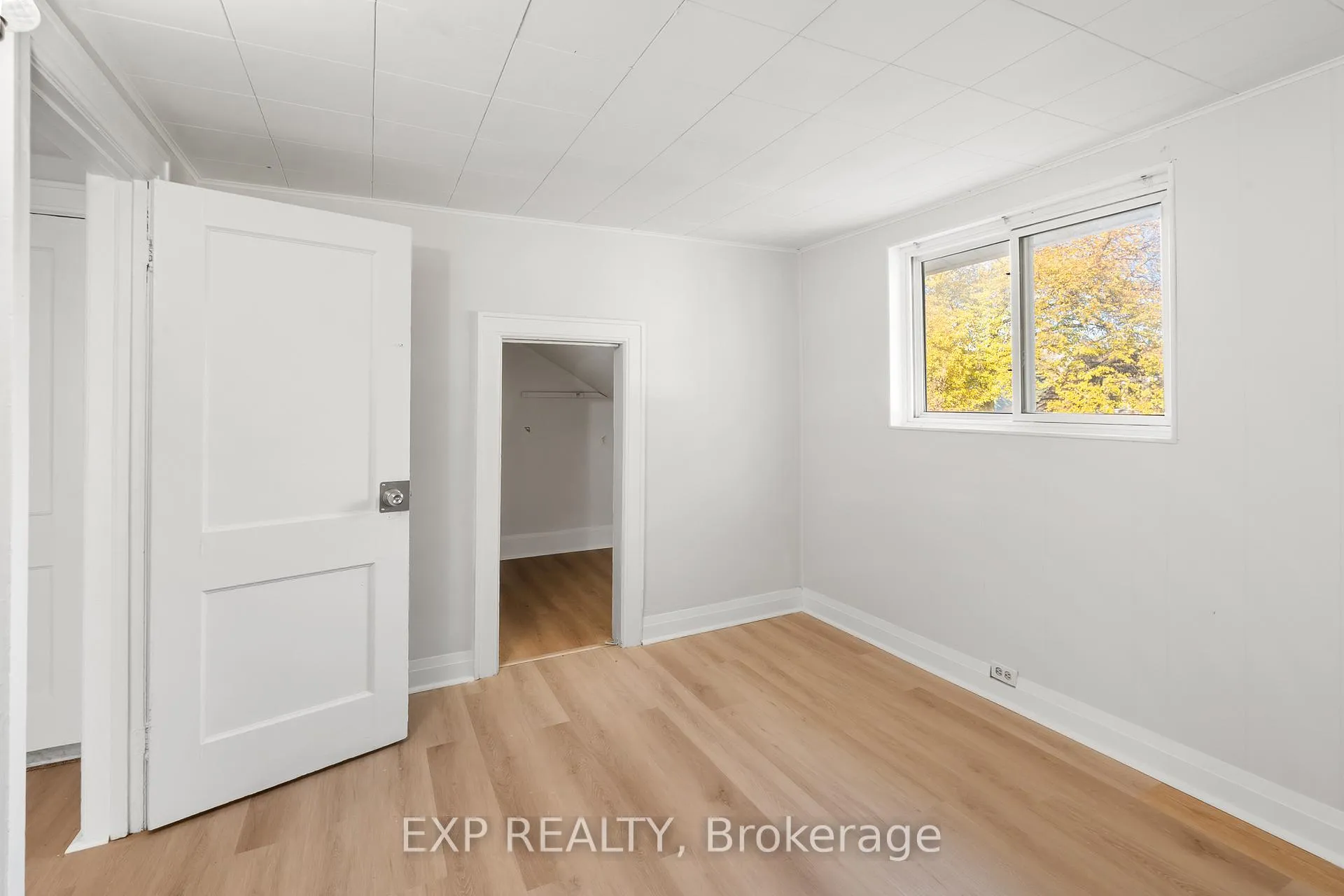Photo 12 of 467 Grove Avenue, Windsor — HOMEH
