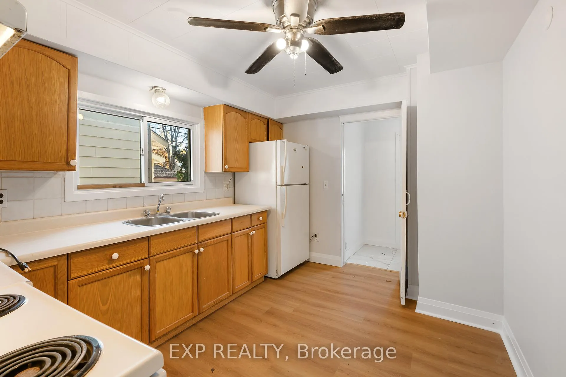Photo 20 of 467 Grove Avenue, Windsor — HOMEH