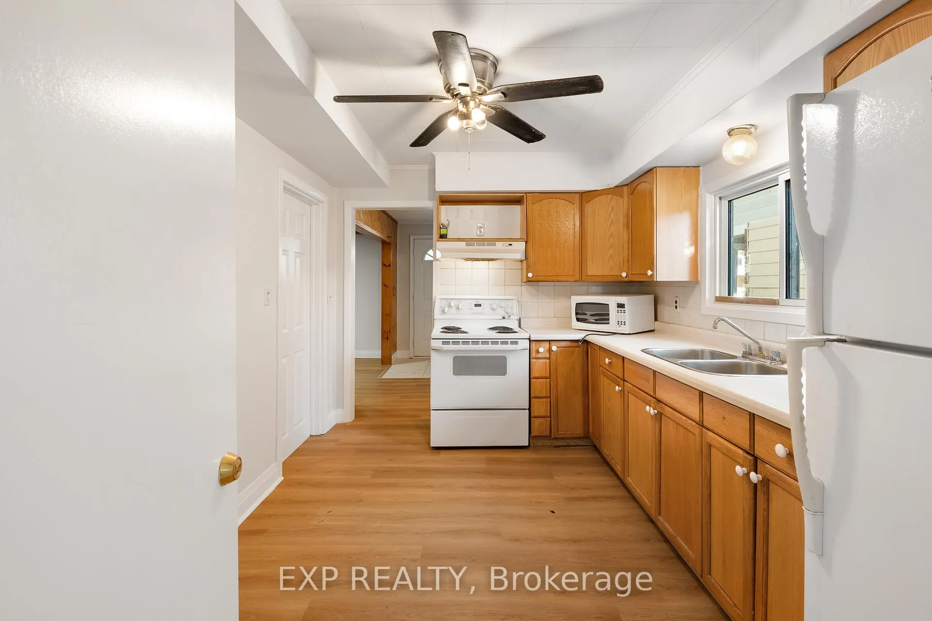 Photo 21 of 467 Grove Avenue, Windsor — HOMEH