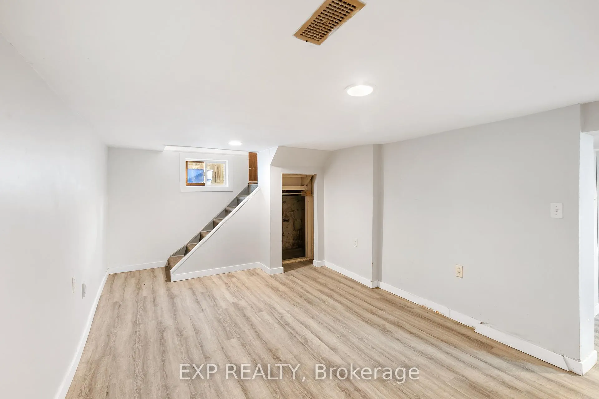 Photo 30 of 467 Grove Avenue, Windsor — HOMEH