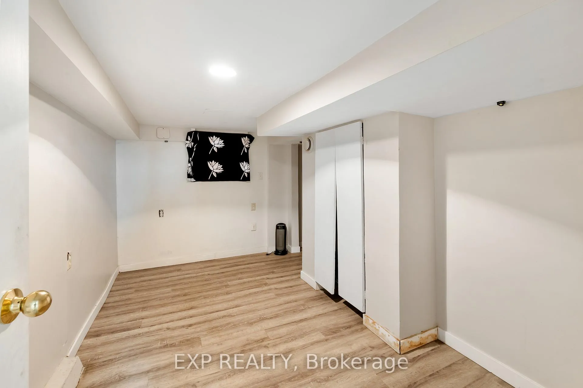 Photo 34 of 467 Grove Avenue, Windsor — HOMEH