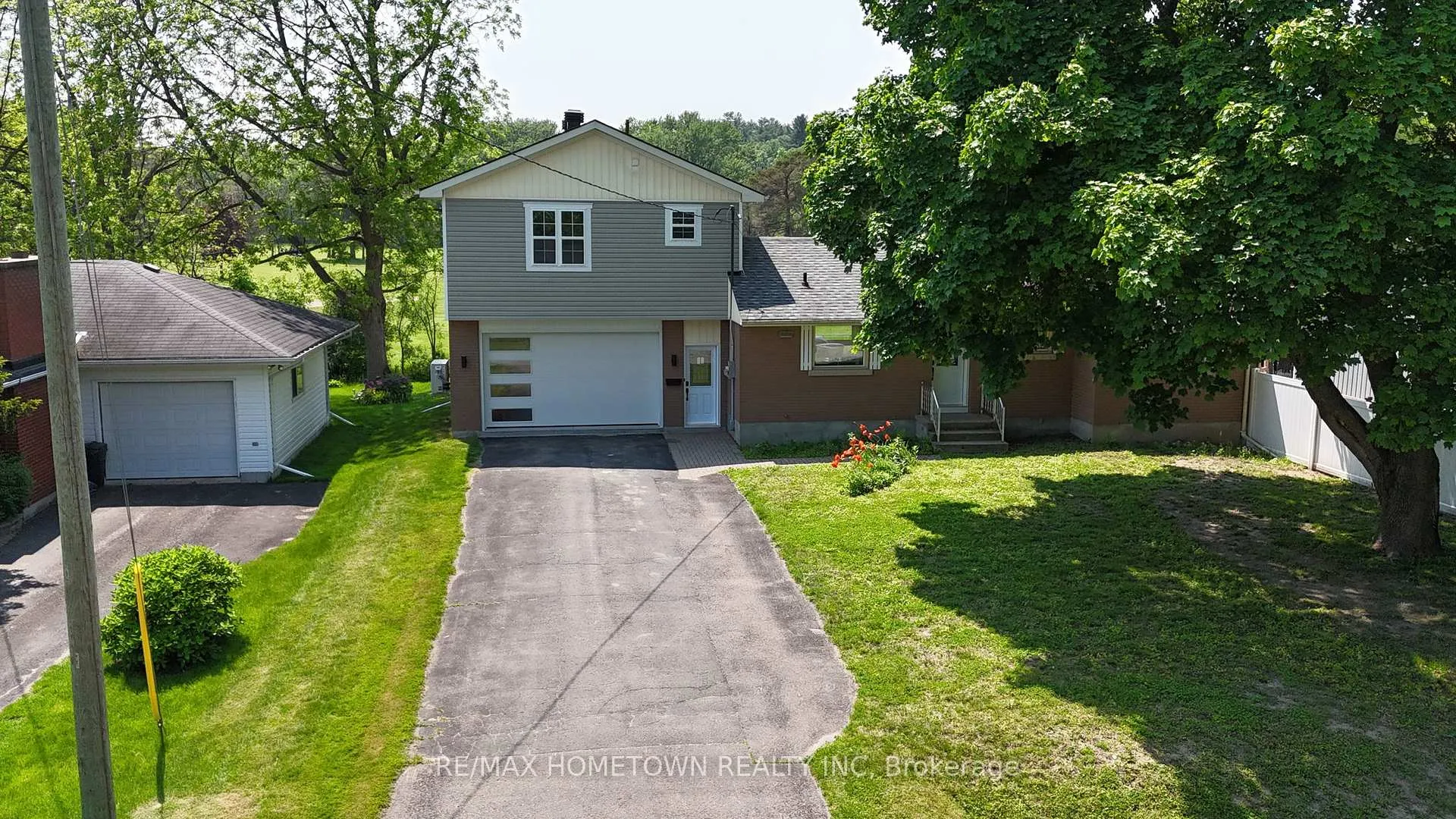 Photo 6 of 49 Fairway Crescent, Brockville — HOMEH
