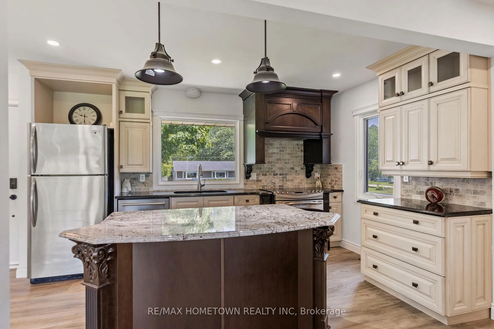 Photo 9 of 49 Fairway Crescent, Brockville — HOMEH