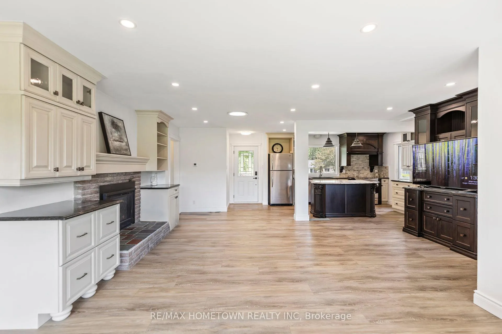 Photo 11 of 49 Fairway Crescent, Brockville — HOMEH