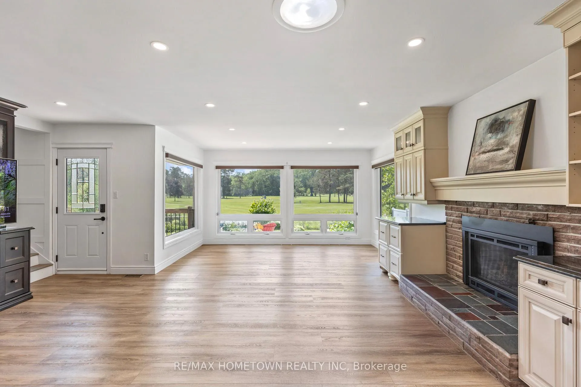 Photo 13 of 49 Fairway Crescent, Brockville — HOMEH