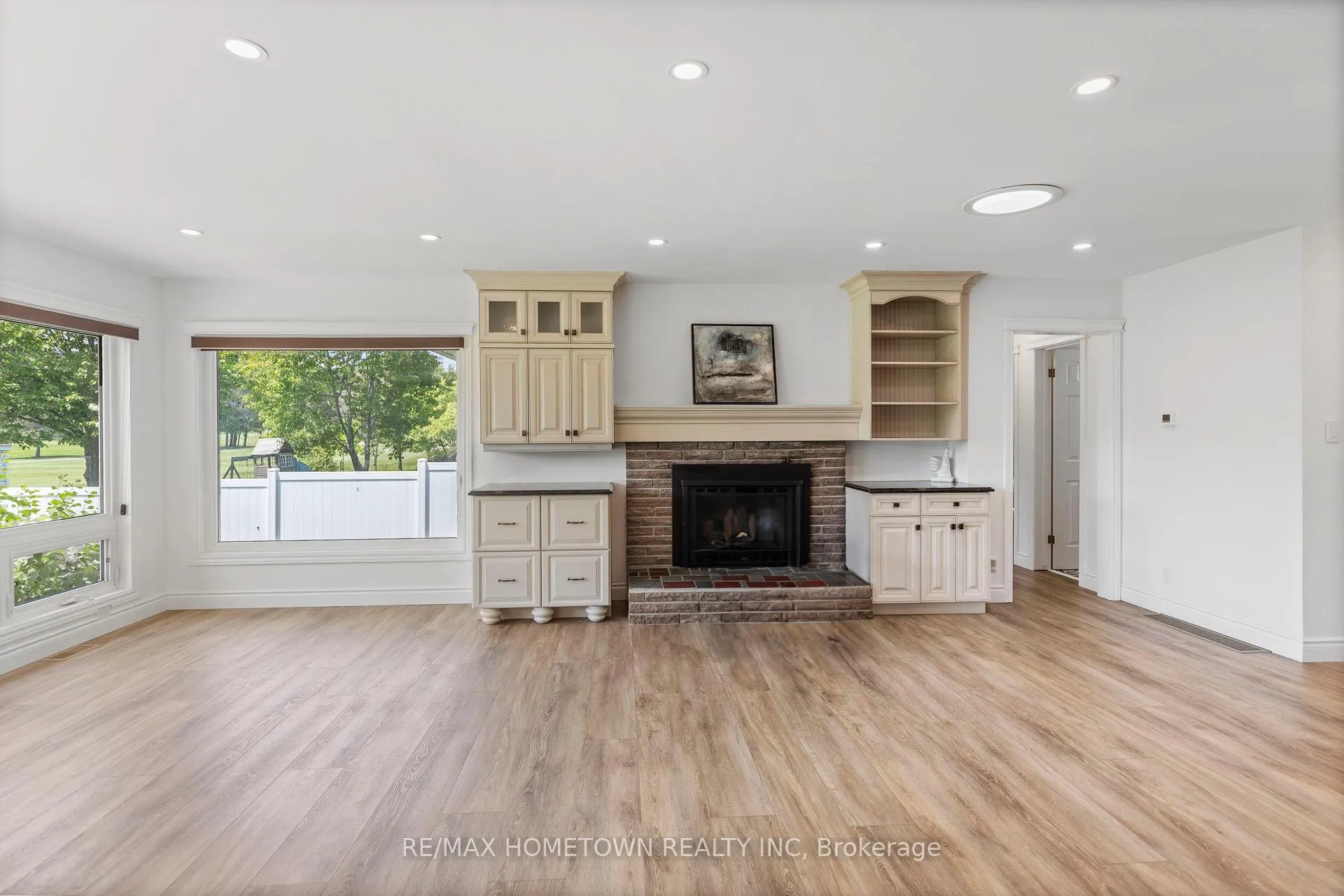 Photo 15 of 49 Fairway Crescent, Brockville — HOMEH