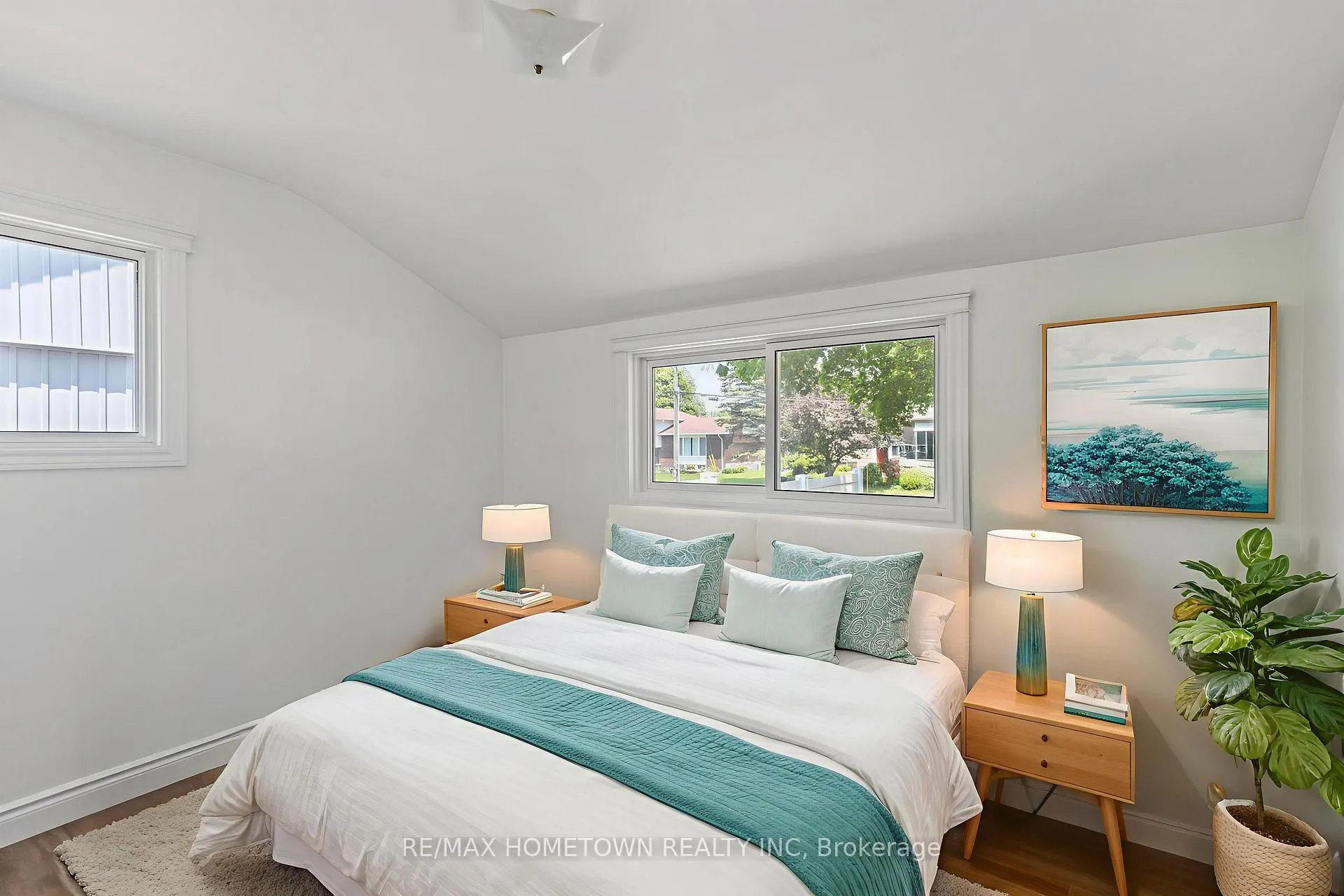 Photo 21 of 49 Fairway Crescent, Brockville — HOMEH