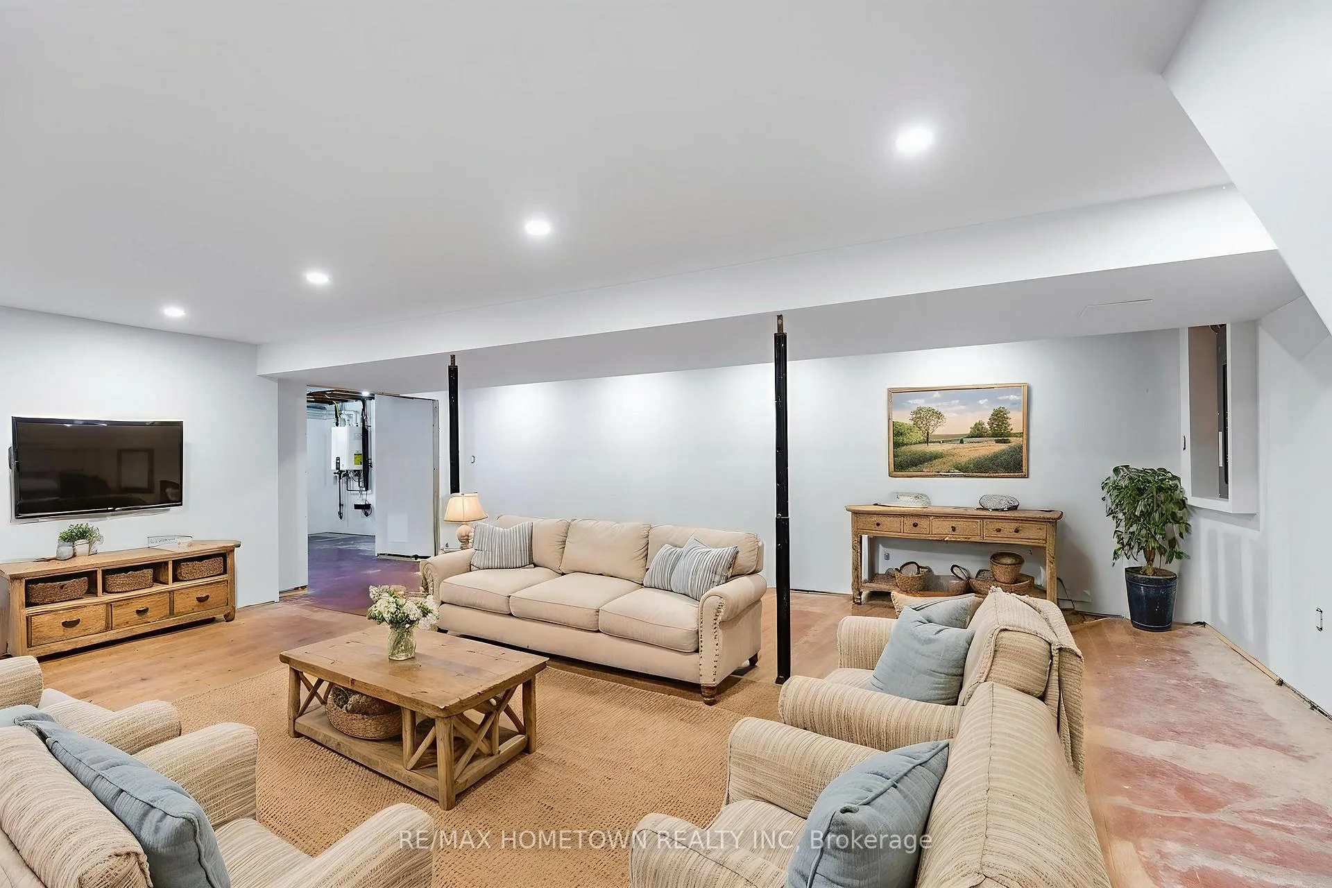 Photo 34 of 49 Fairway Crescent, Brockville — HOMEH