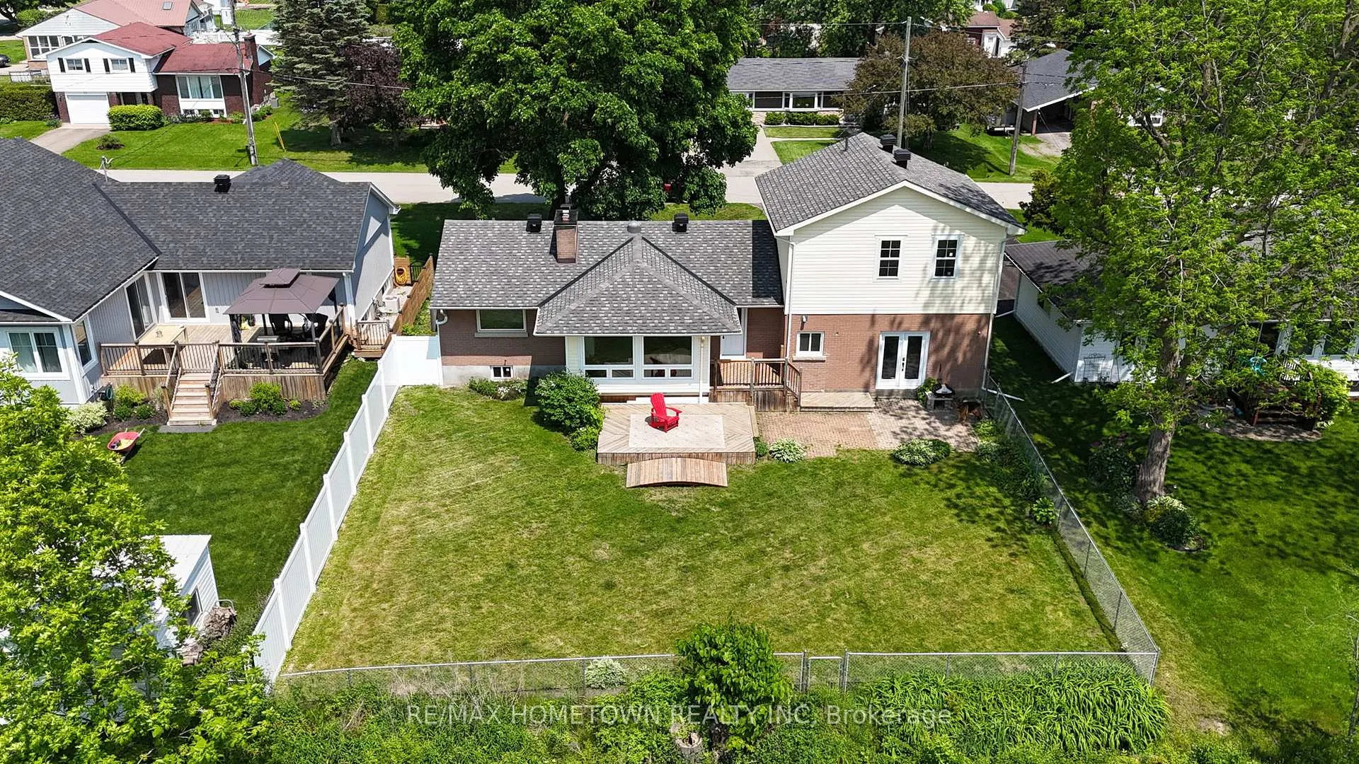 Photo 39 of 49 Fairway Crescent, Brockville — HOMEH