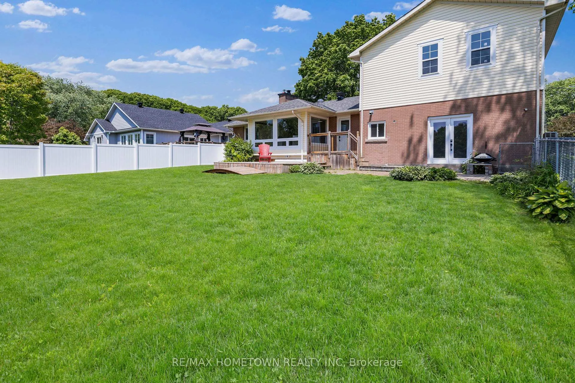 Photo 41 of 49 Fairway Crescent, Brockville — HOMEH
