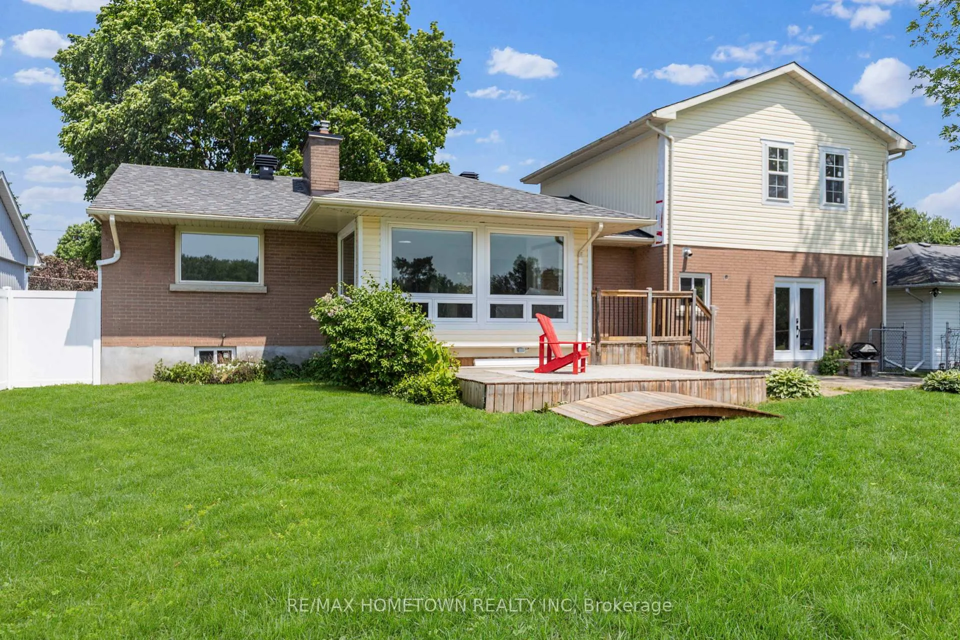 Photo 43 of 49 Fairway Crescent, Brockville — HOMEH