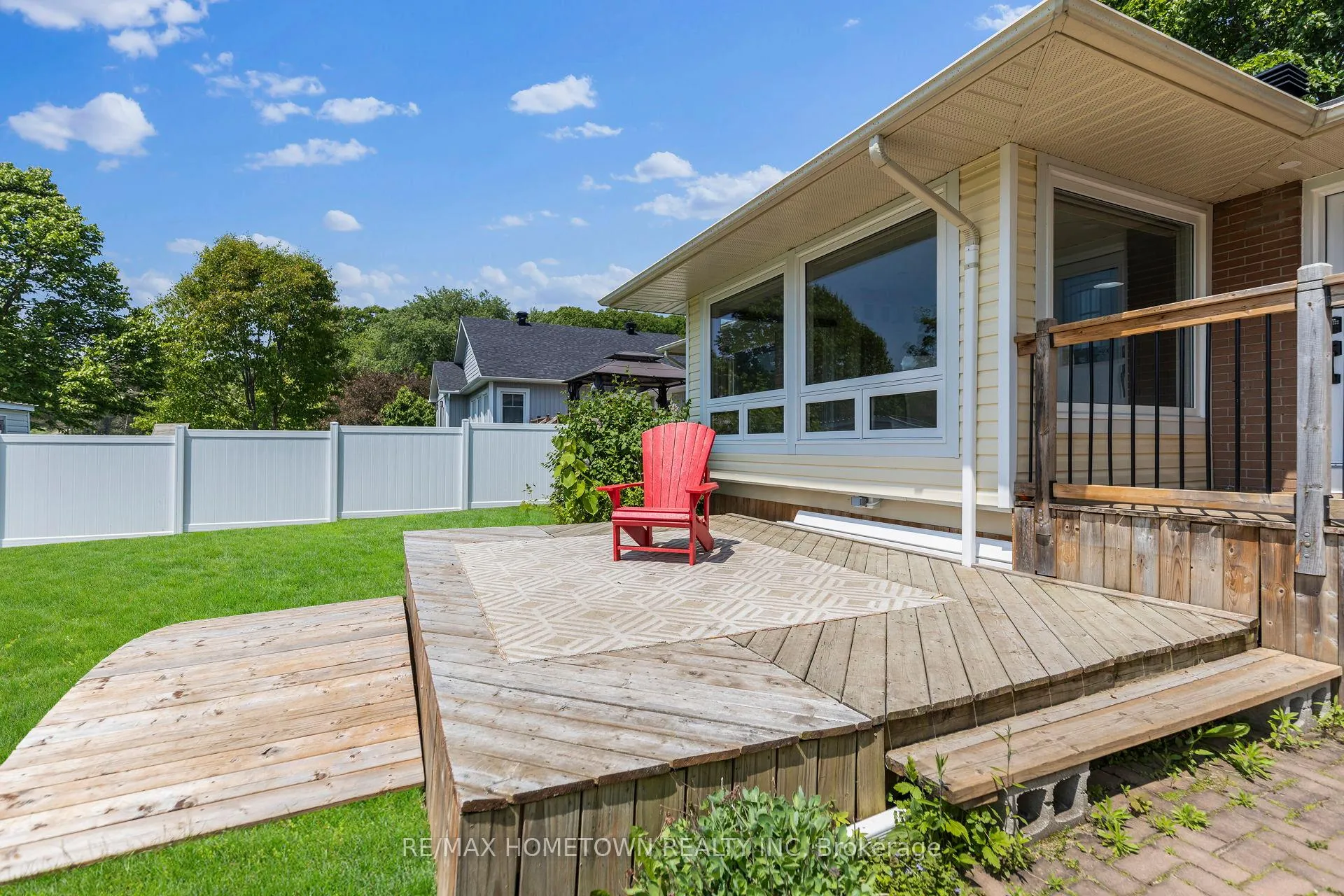 Photo 45 of 49 Fairway Crescent, Brockville — HOMEH