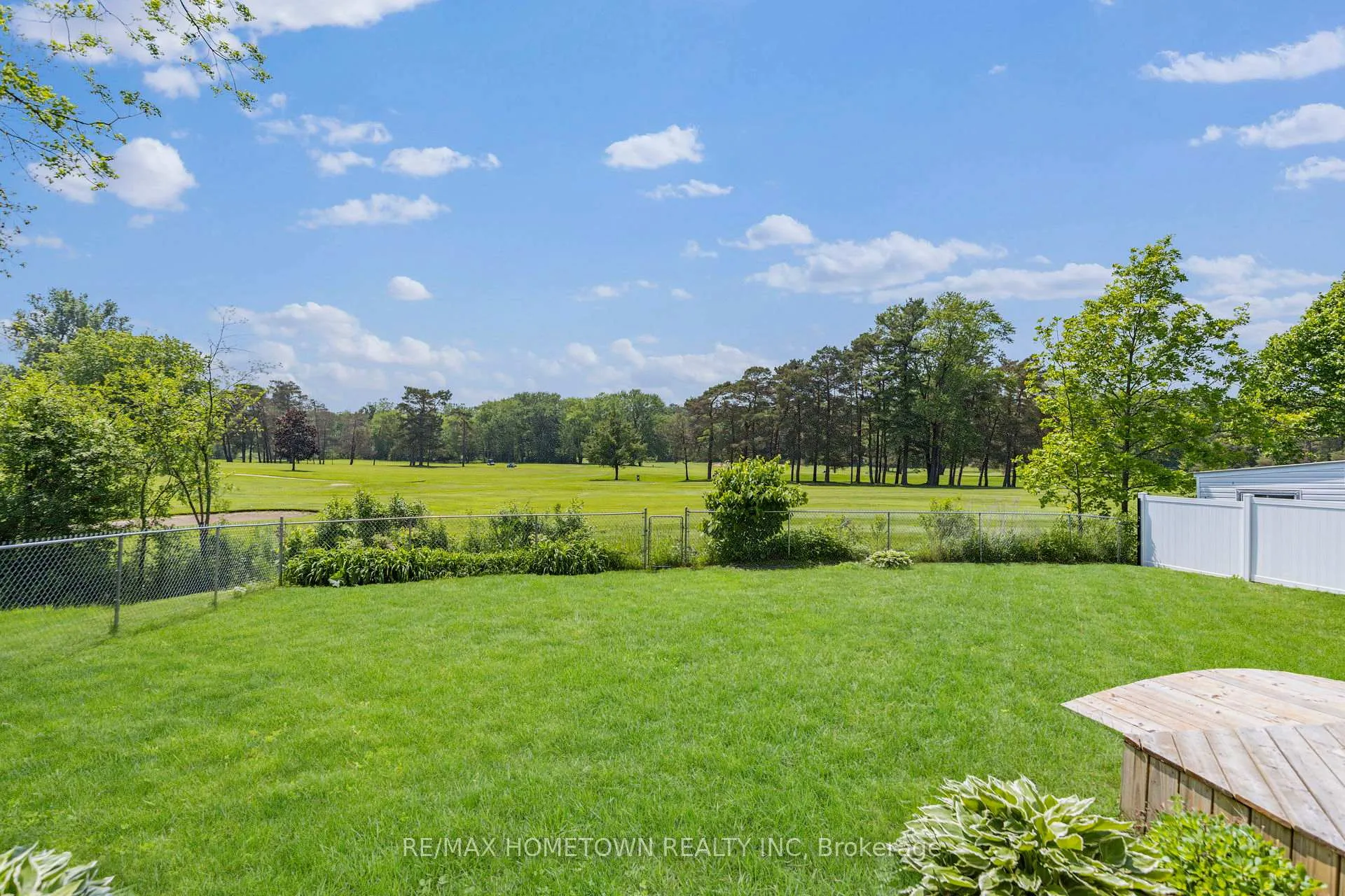 Photo 46 of 49 Fairway Crescent, Brockville — HOMEH