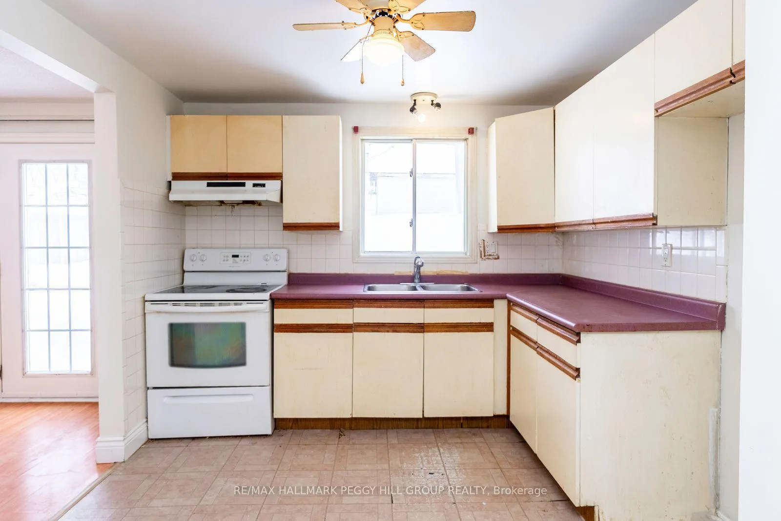 Photo 4 of 829 Birchwood Drive, Midland — HOMEH