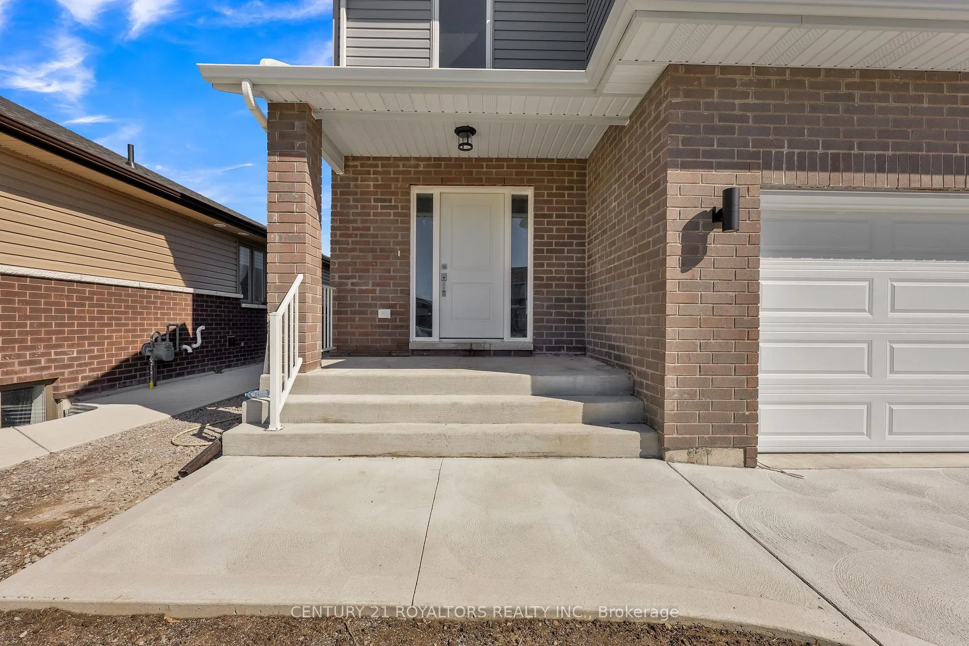 Photo 2 of 98 Warwick Drive, Chatham-Kent, Chatham — HOMEH