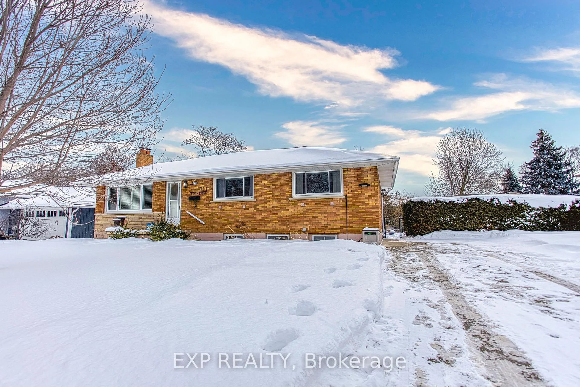 Photo 3 of 111 Leitch Drive, Grimsby, Grimsby East — HOMEH