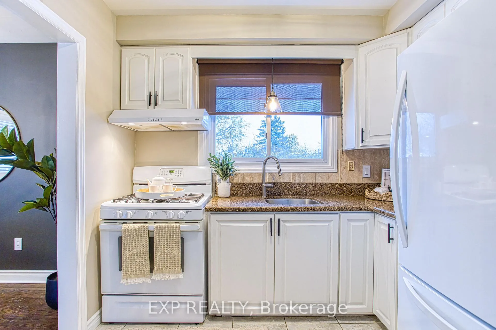 Photo 14 of 111 Leitch Drive, Grimsby, Grimsby East — HOMEH