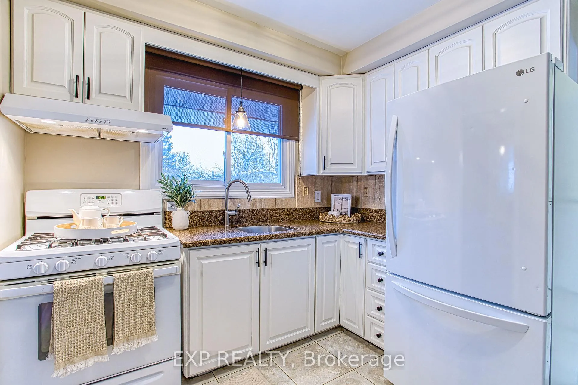Photo 15 of 111 Leitch Drive, Grimsby, Grimsby East — HOMEH