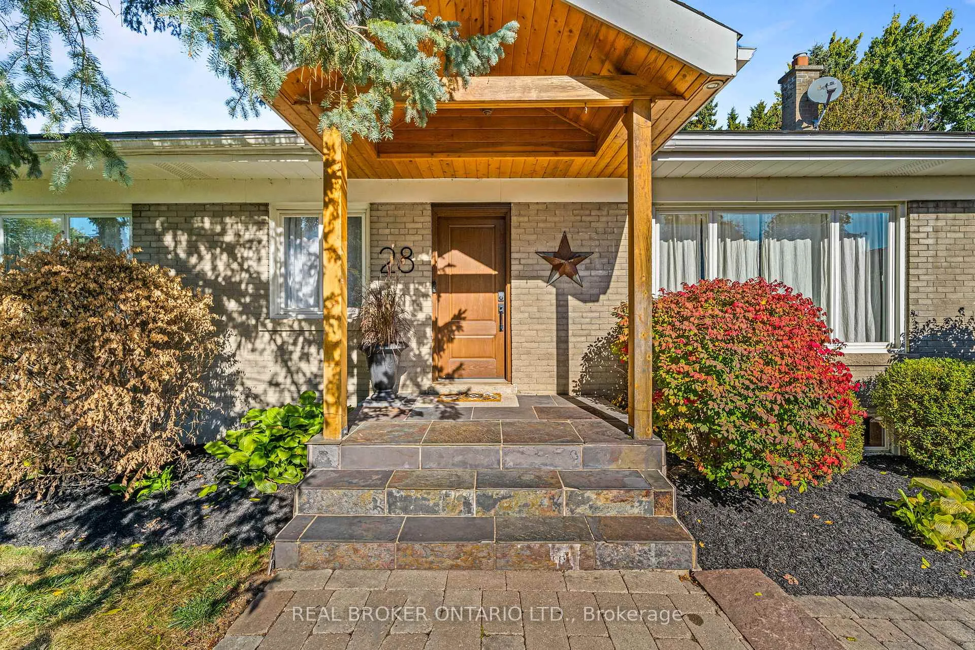 Photo 2 of 28 George Street, New Tecumseth, Alliston — HOMEH