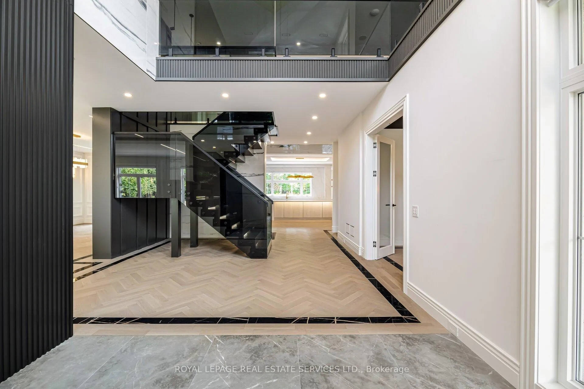 Photo 3 of 2014 Lakeshore Road W, Oakville, Bronte — HOMEH