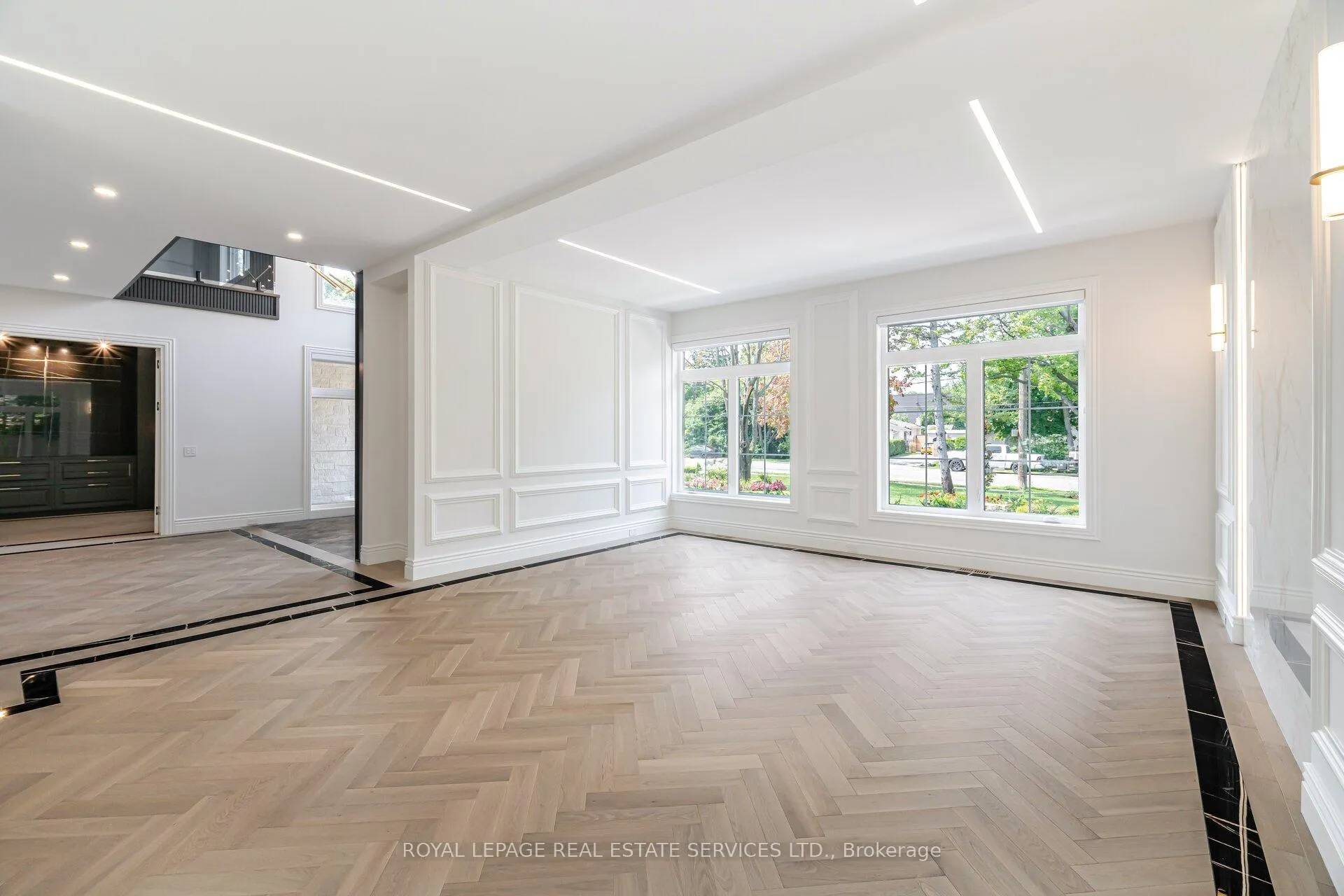 Photo 4 of 2014 Lakeshore Road W, Oakville, Bronte — HOMEH