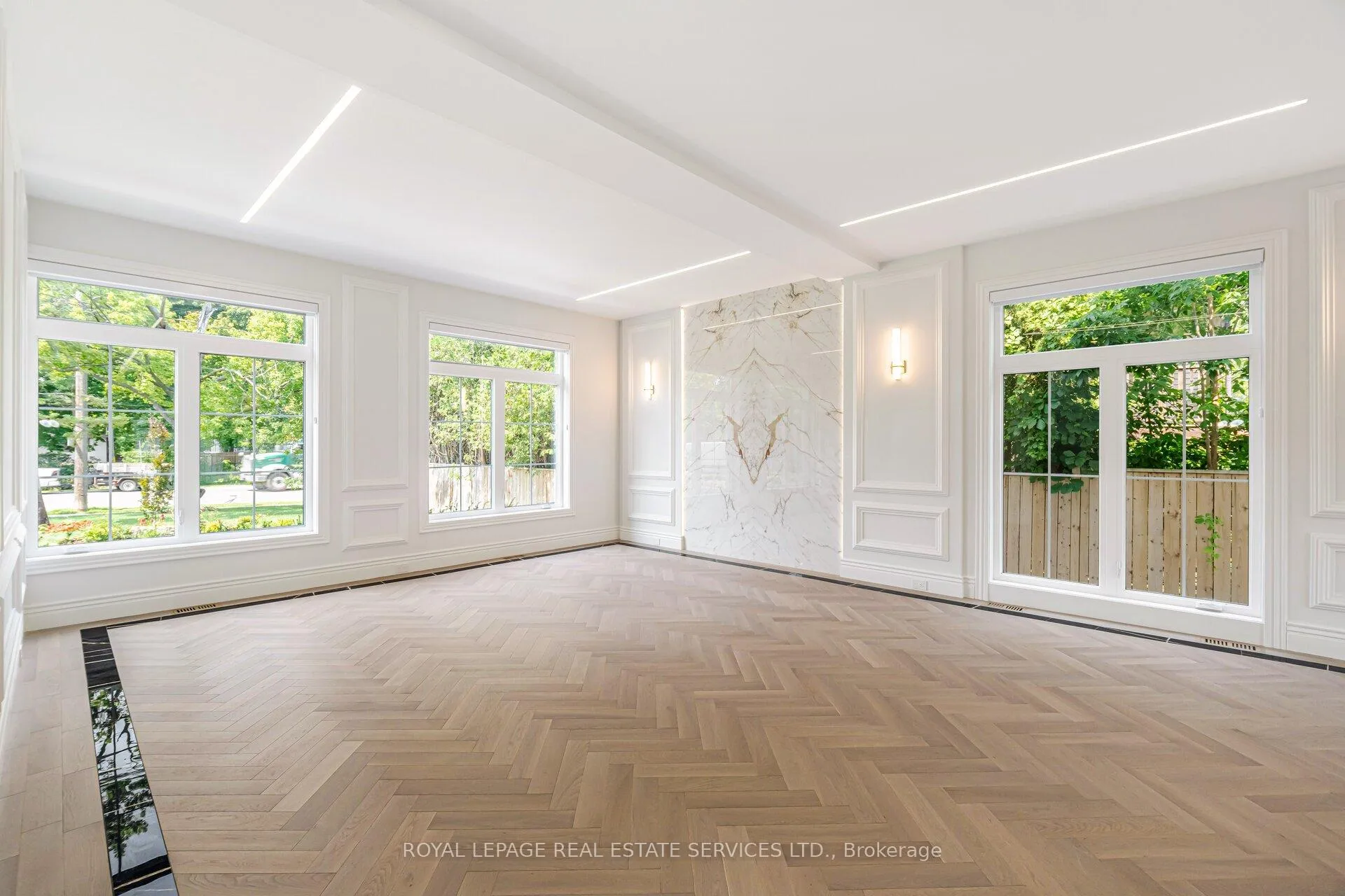 Photo 5 of 2014 Lakeshore Road W, Oakville, Bronte — HOMEH