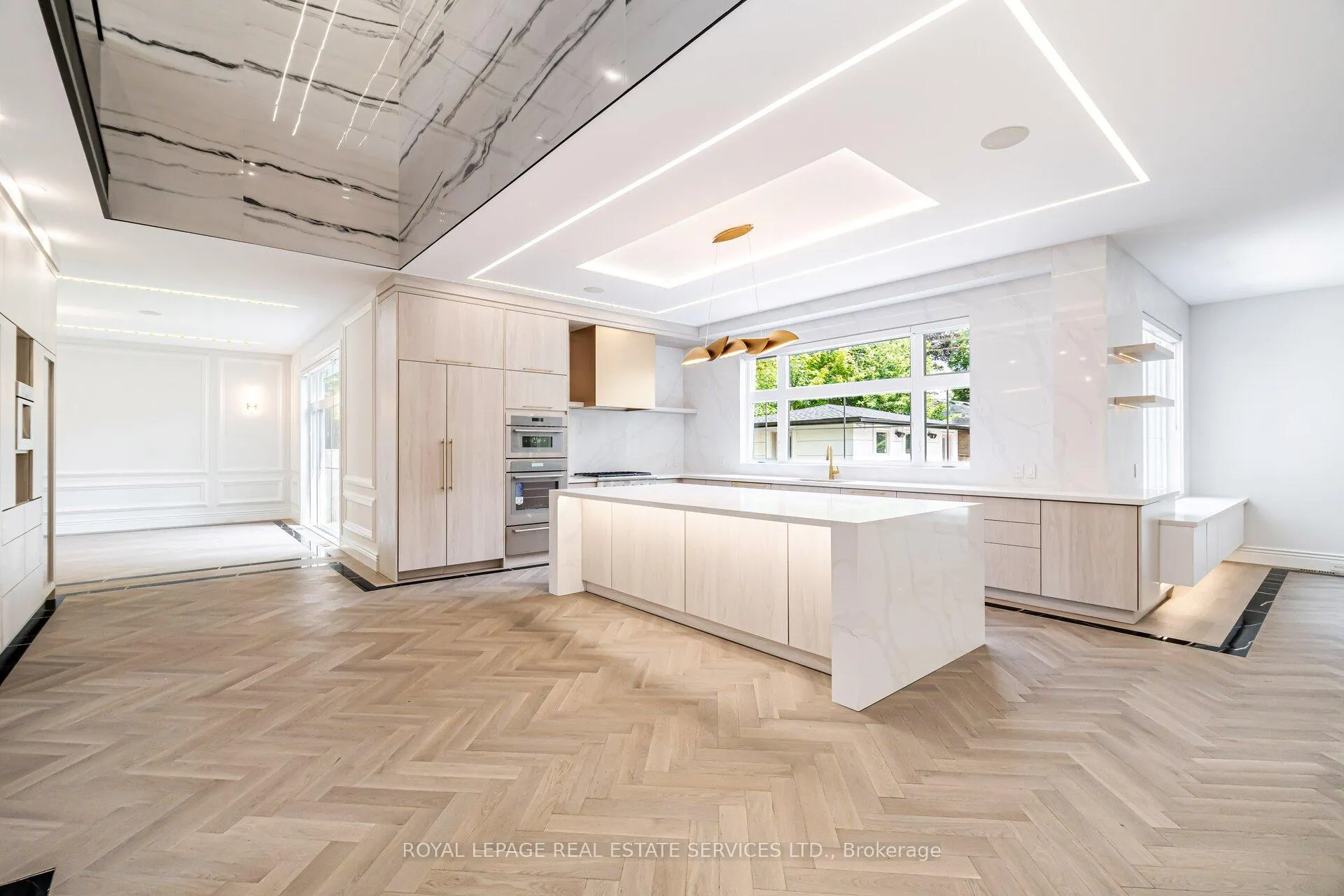 Photo 7 of 2014 Lakeshore Road W, Oakville, Bronte — HOMEH