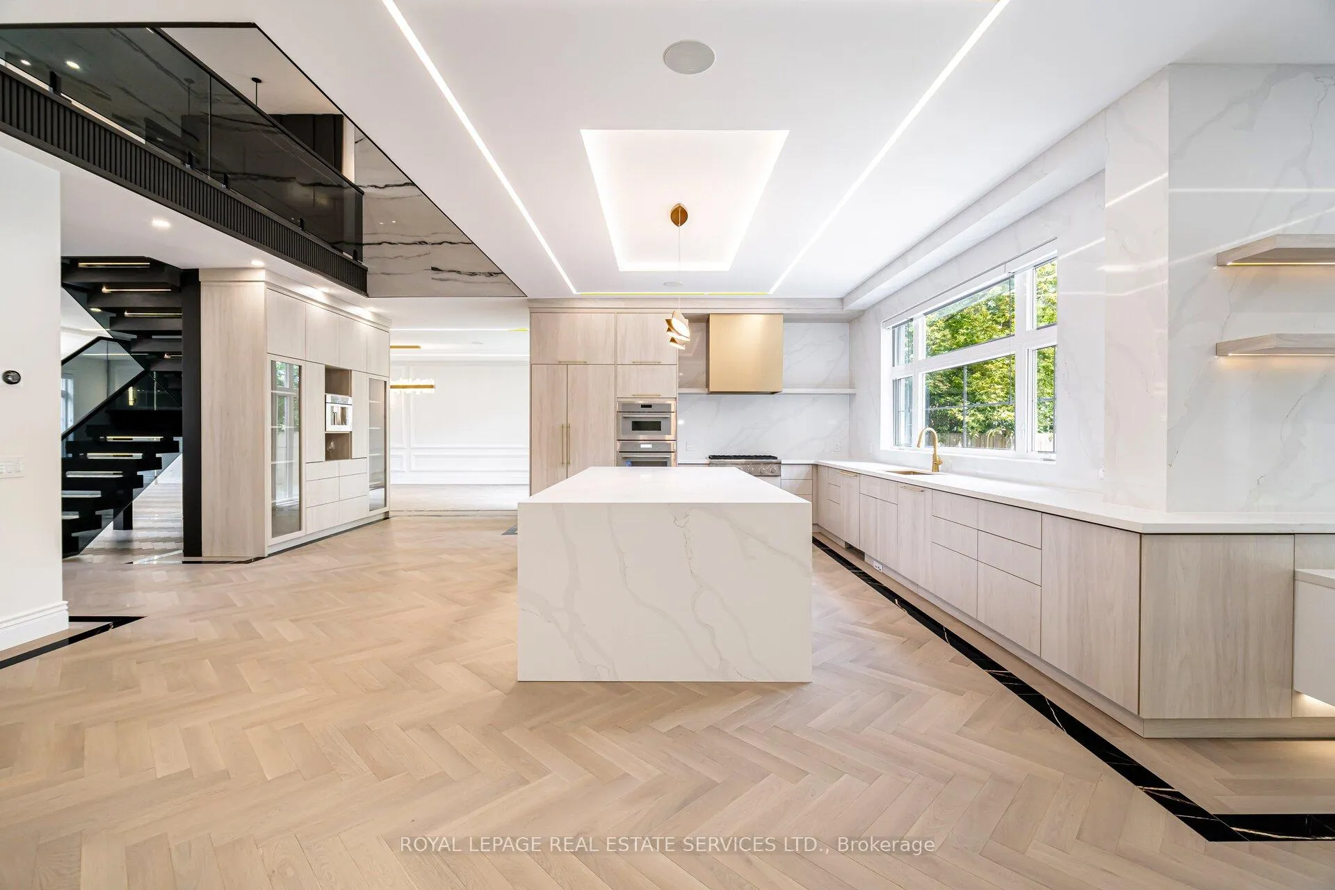 Photo 8 of 2014 Lakeshore Road W, Oakville, Bronte — HOMEH