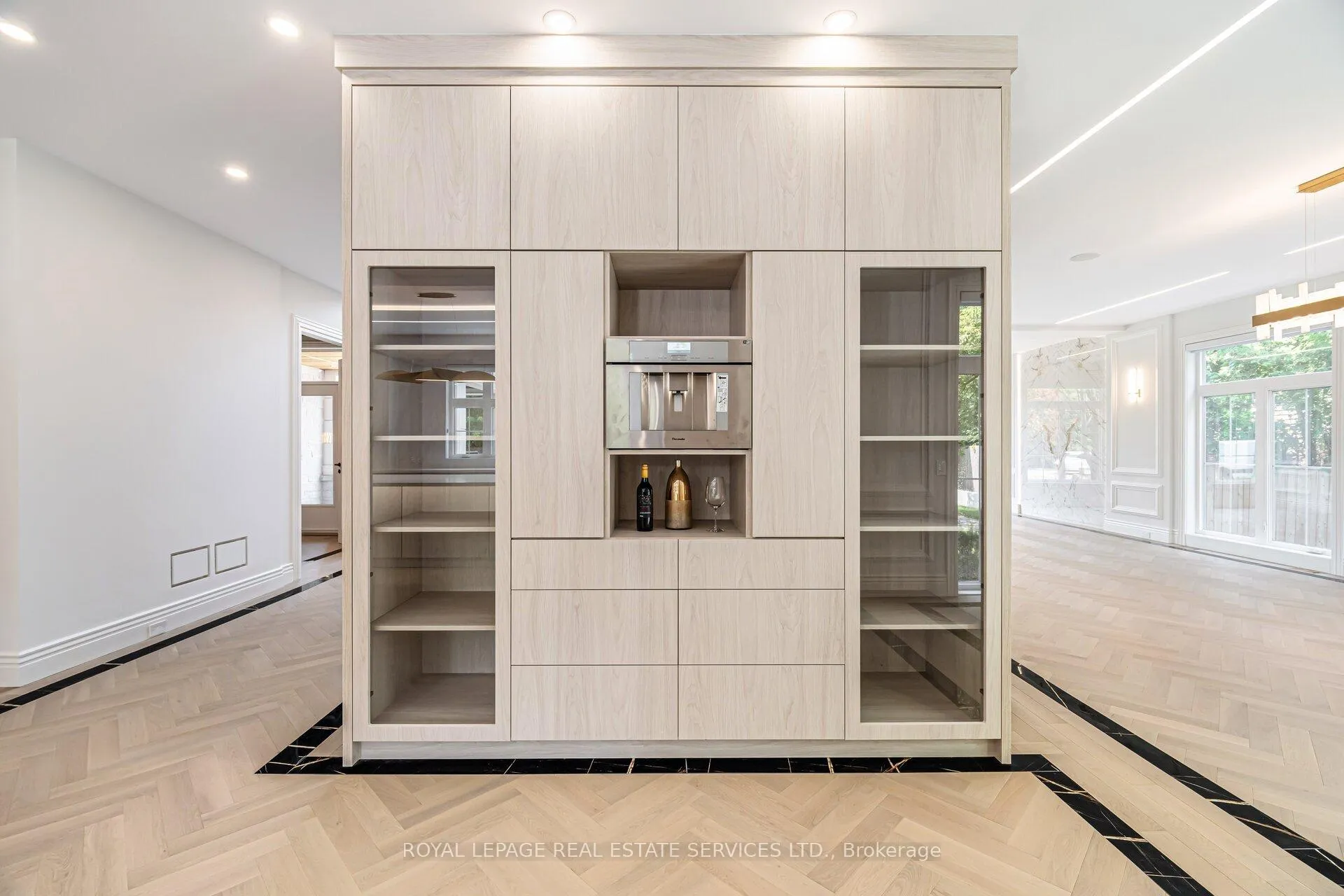 Photo 9 of 2014 Lakeshore Road W, Oakville, Bronte — HOMEH