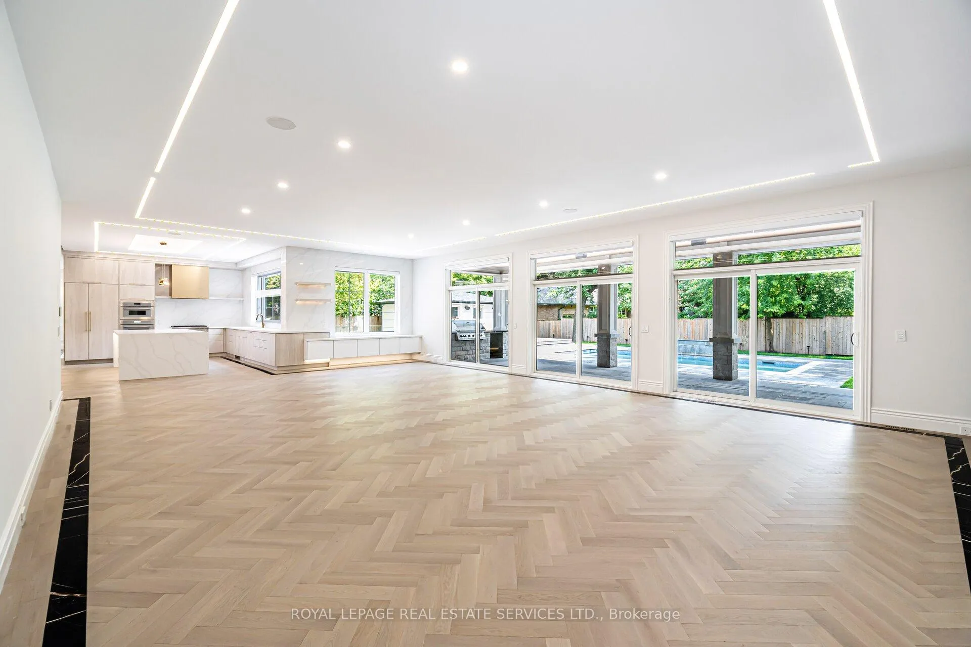 Photo 11 of 2014 Lakeshore Road W, Oakville, Bronte — HOMEH