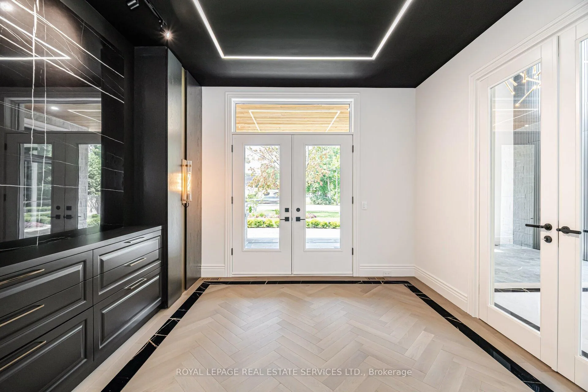 Photo 13 of 2014 Lakeshore Road W, Oakville, Bronte — HOMEH
