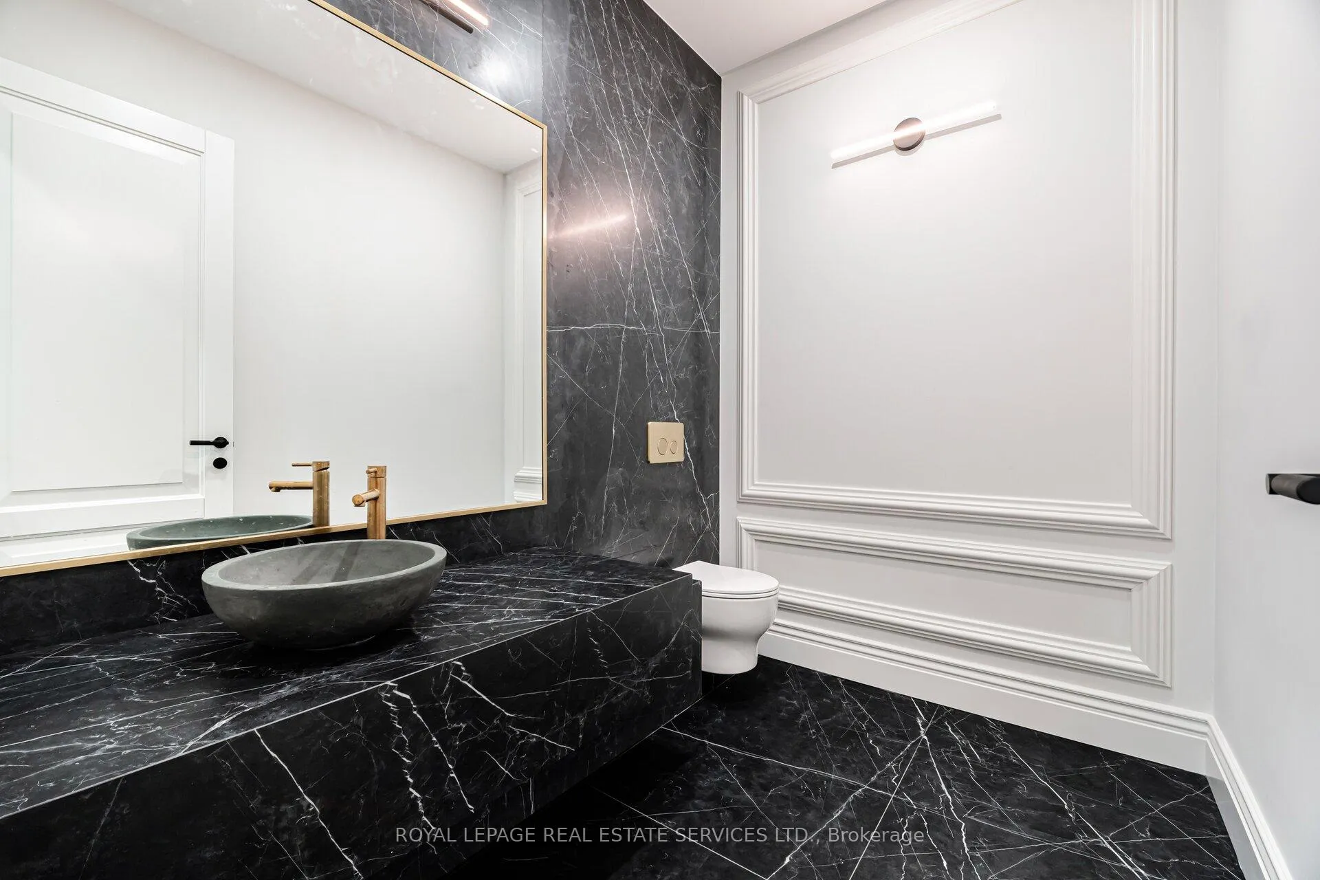Photo 15 of 2014 Lakeshore Road W, Oakville, Bronte — HOMEH