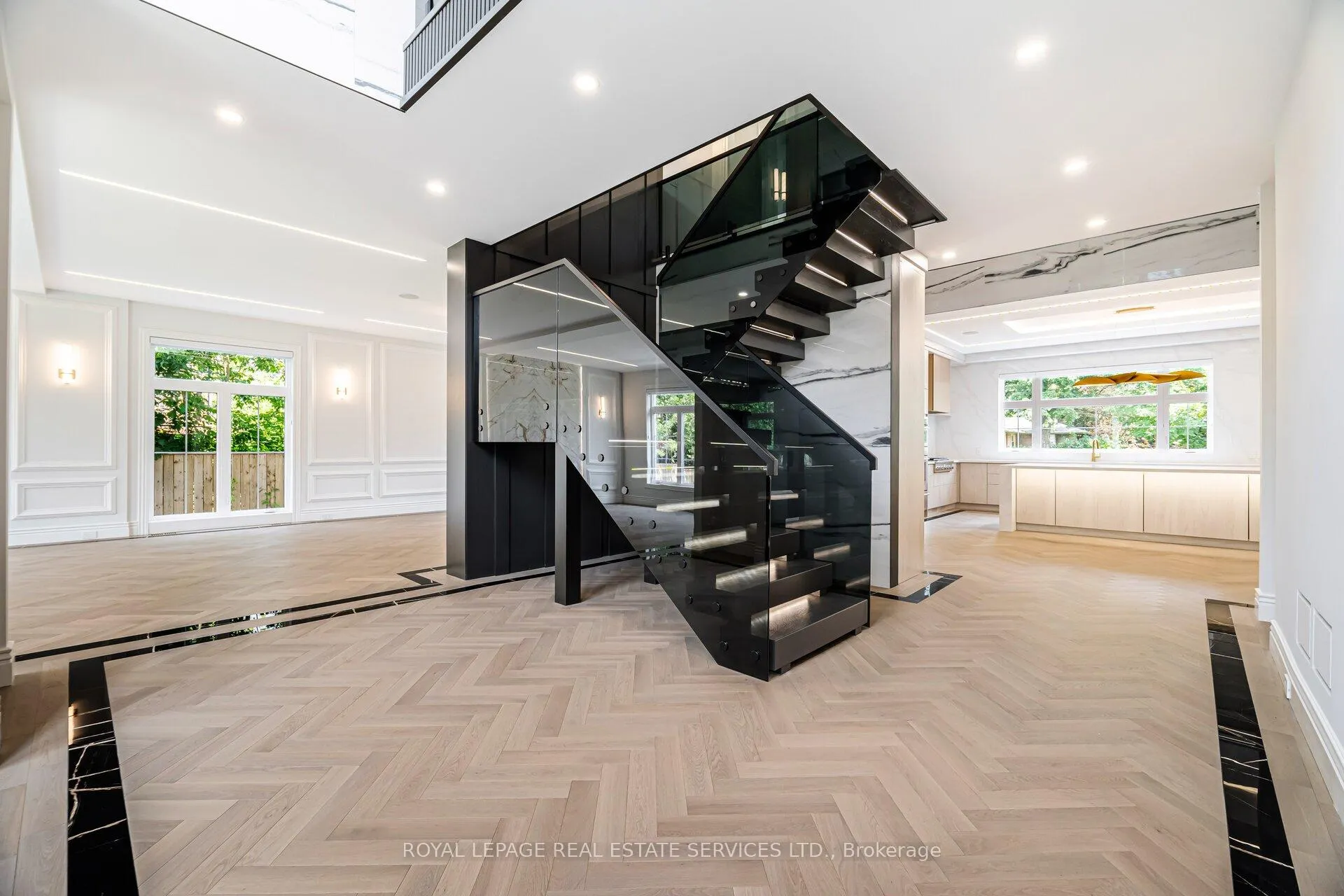 Photo 17 of 2014 Lakeshore Road W, Oakville, Bronte — HOMEH