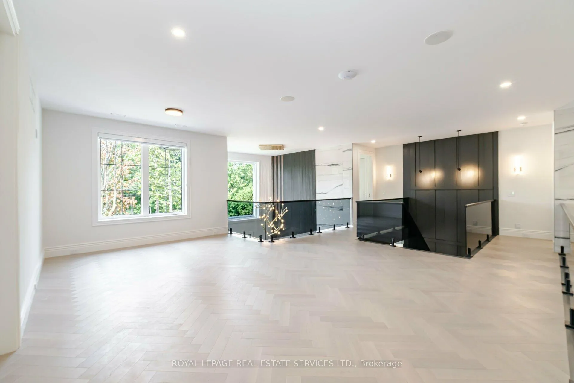 Photo 18 of 2014 Lakeshore Road W, Oakville, Bronte — HOMEH