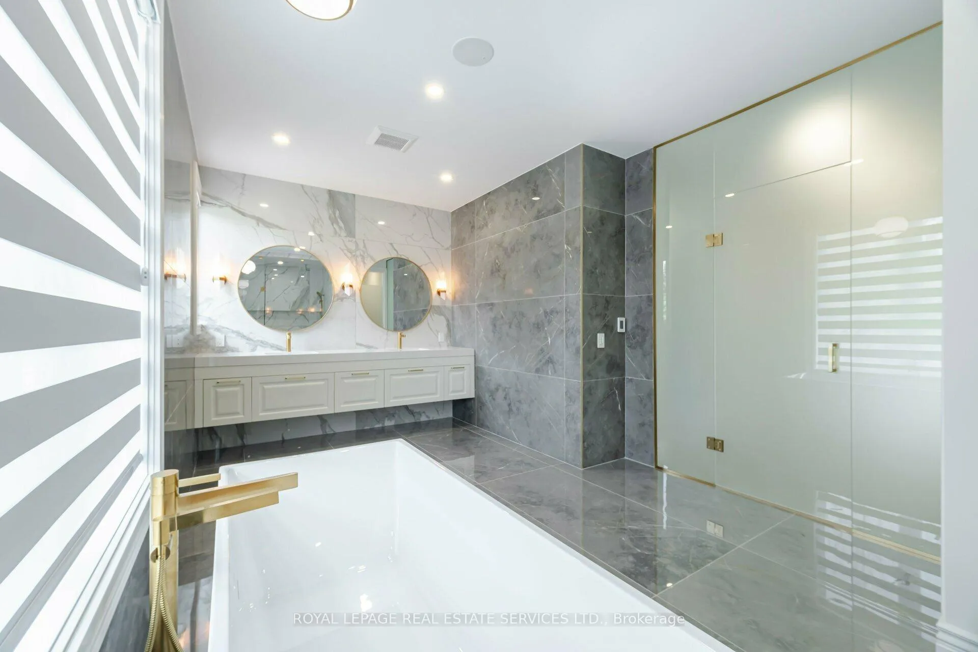 Photo 24 of 2014 Lakeshore Road W, Oakville, Bronte — HOMEH