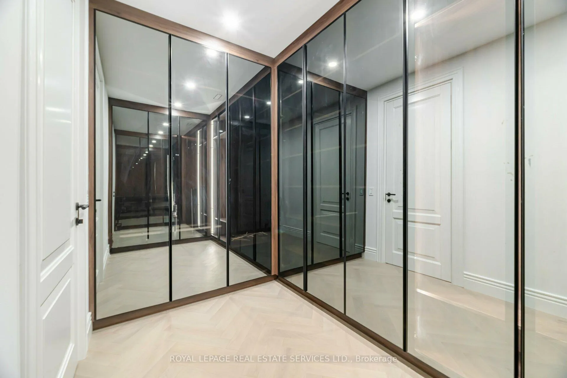 Photo 25 of 2014 Lakeshore Road W, Oakville, Bronte — HOMEH