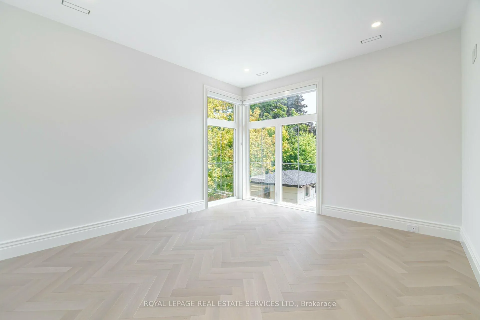 Photo 31 of 2014 Lakeshore Road W, Oakville, Bronte — HOMEH