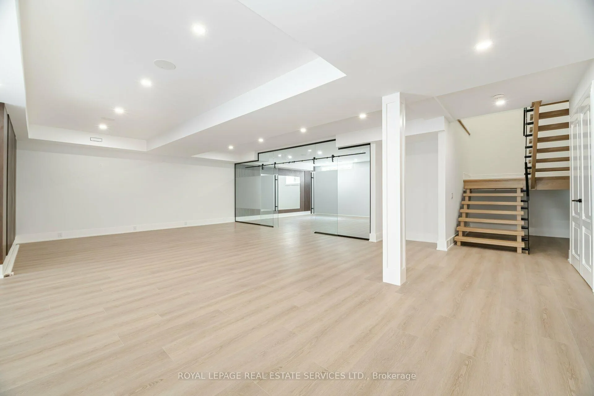 Photo 33 of 2014 Lakeshore Road W, Oakville, Bronte — HOMEH