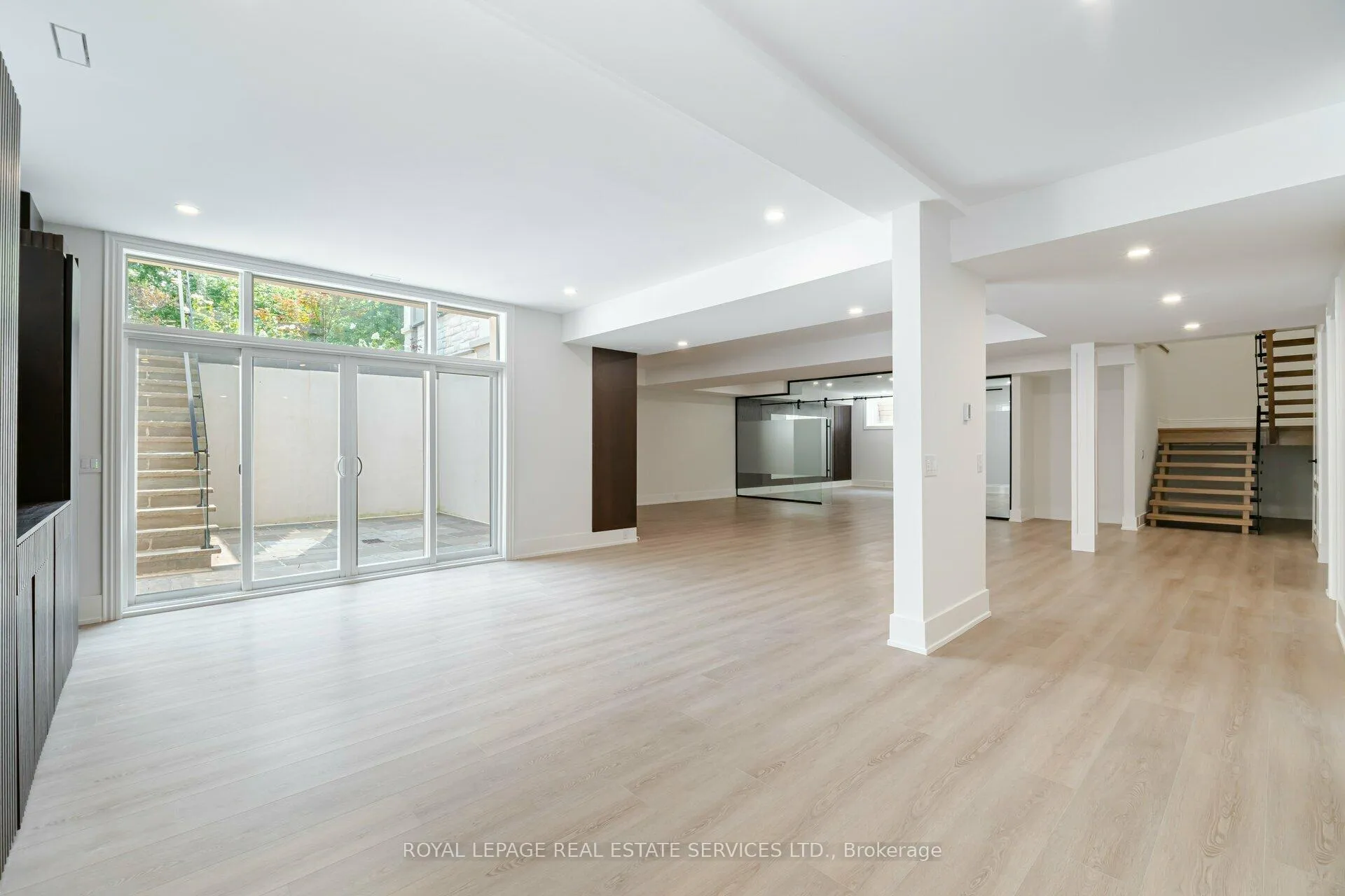 Photo 35 of 2014 Lakeshore Road W, Oakville, Bronte — HOMEH