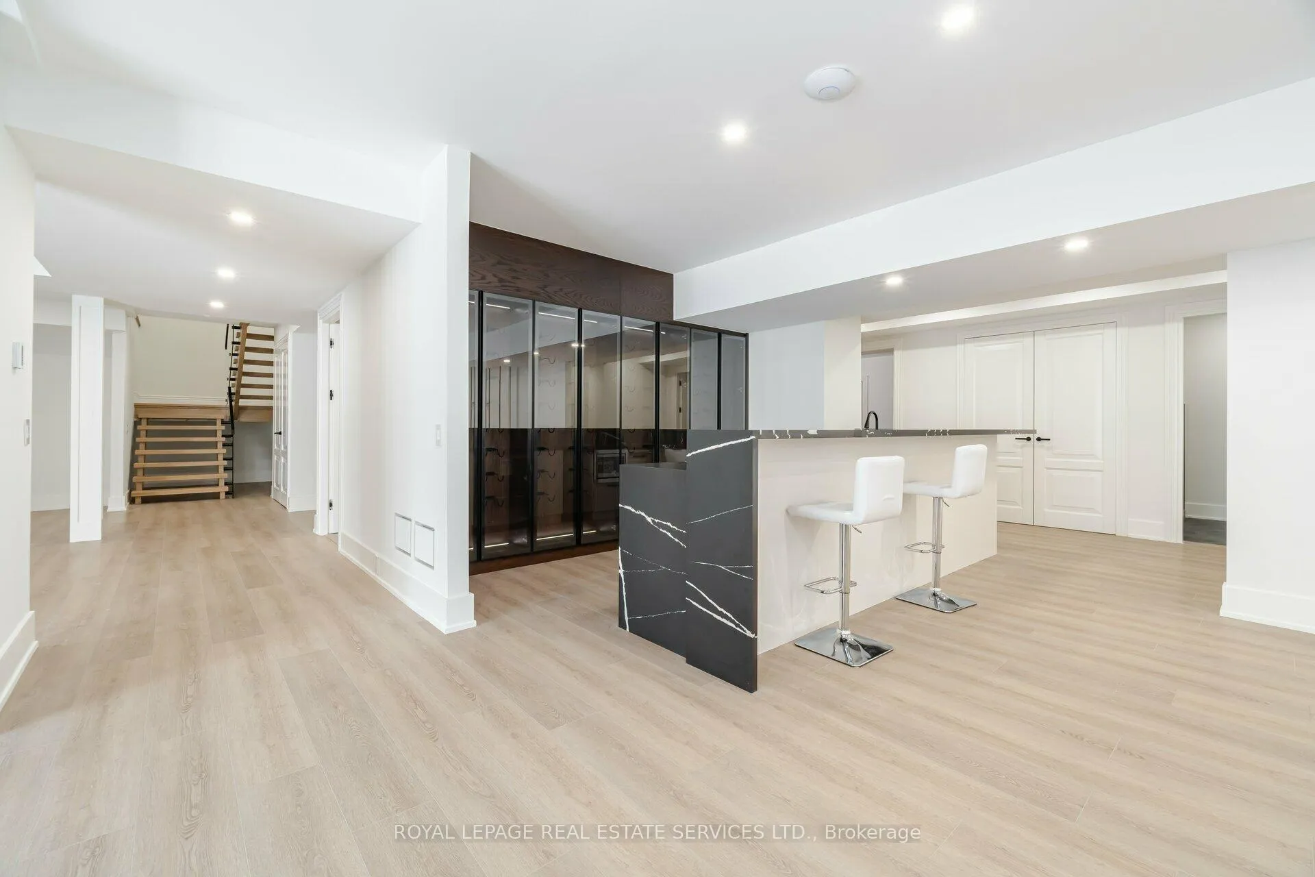 Photo 36 of 2014 Lakeshore Road W, Oakville, Bronte — HOMEH